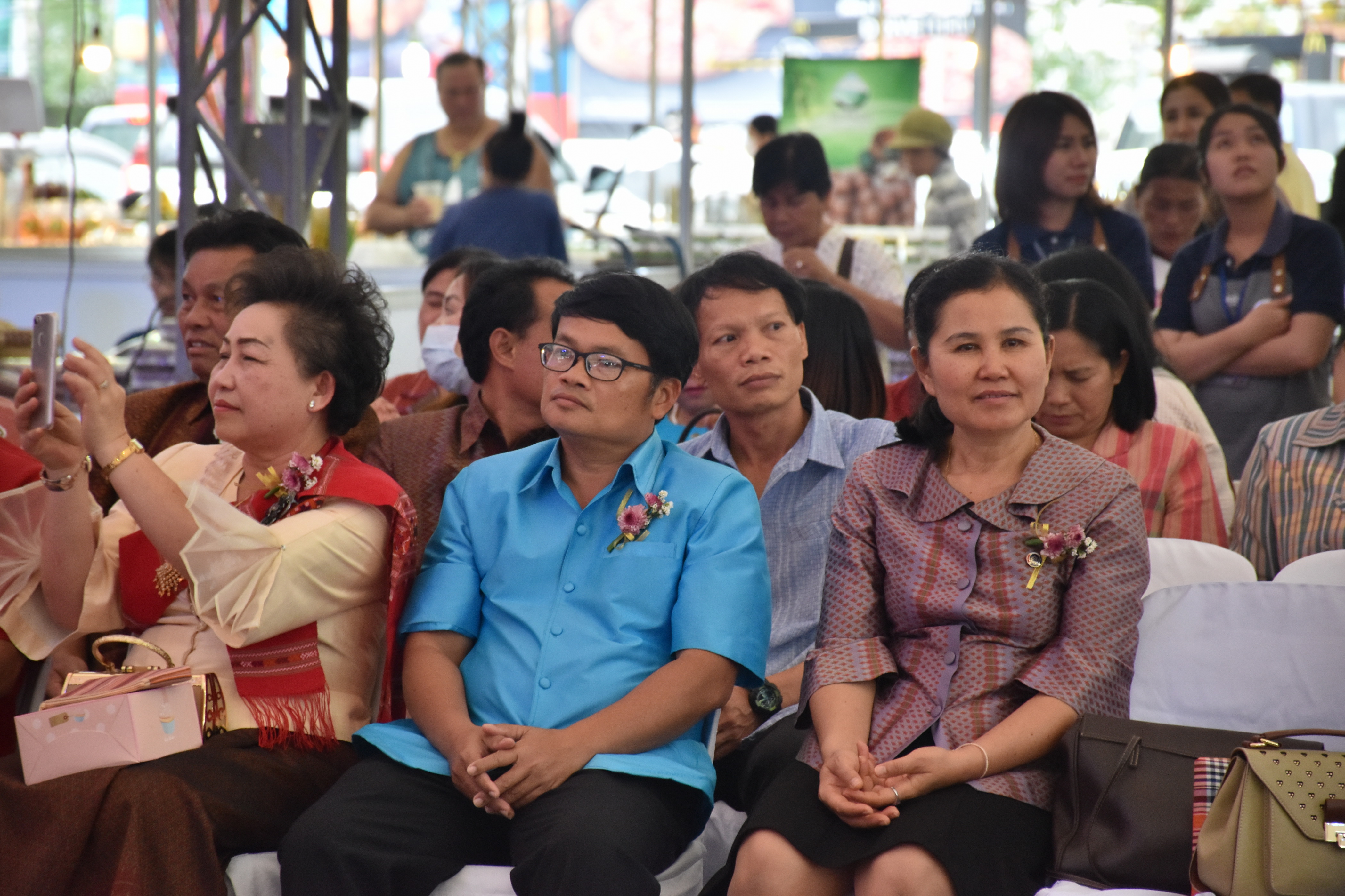 23 กุมภาพันธ์ 2561 งาน “ร้อยแก่นสารสินธุ์ งานศิลป์แห่งแผ่นดิน ถิ่นแพรไหม” มหกรรมแสดงแฟชั่นและจำหน่ายผ้าไหมกลุ่มจังหวัดร้อยแก่นสารสินธุ์ งานจำหน่ายสินค้า OTOP จังหวัดมหาสารคาม
