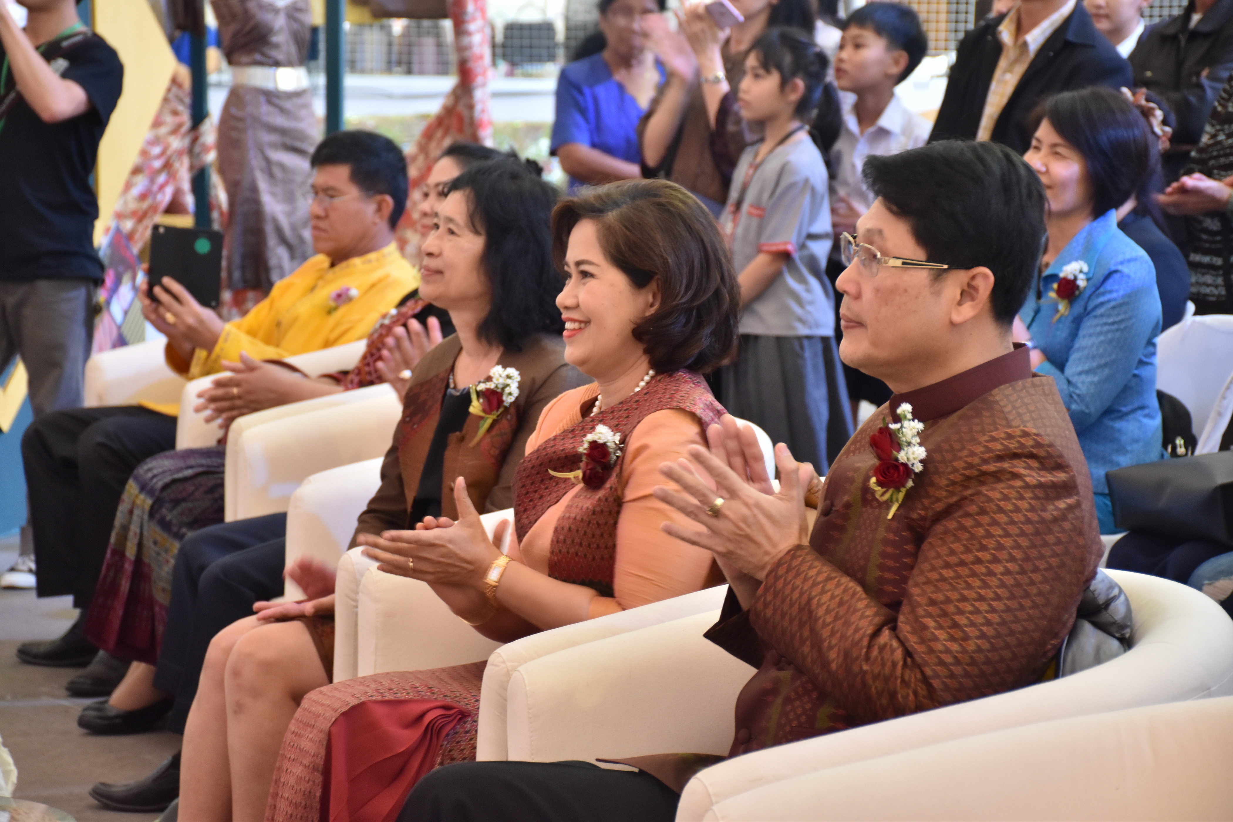 23 กุมภาพันธ์ 2561 งาน “ร้อยแก่นสารสินธุ์ งานศิลป์แห่งแผ่นดิน ถิ่นแพรไหม” มหกรรมแสดงแฟชั่นและจำหน่ายผ้าไหมกลุ่มจังหวัดร้อยแก่นสารสินธุ์ งานจำหน่ายสินค้า OTOP จังหวัดมหาสารคาม