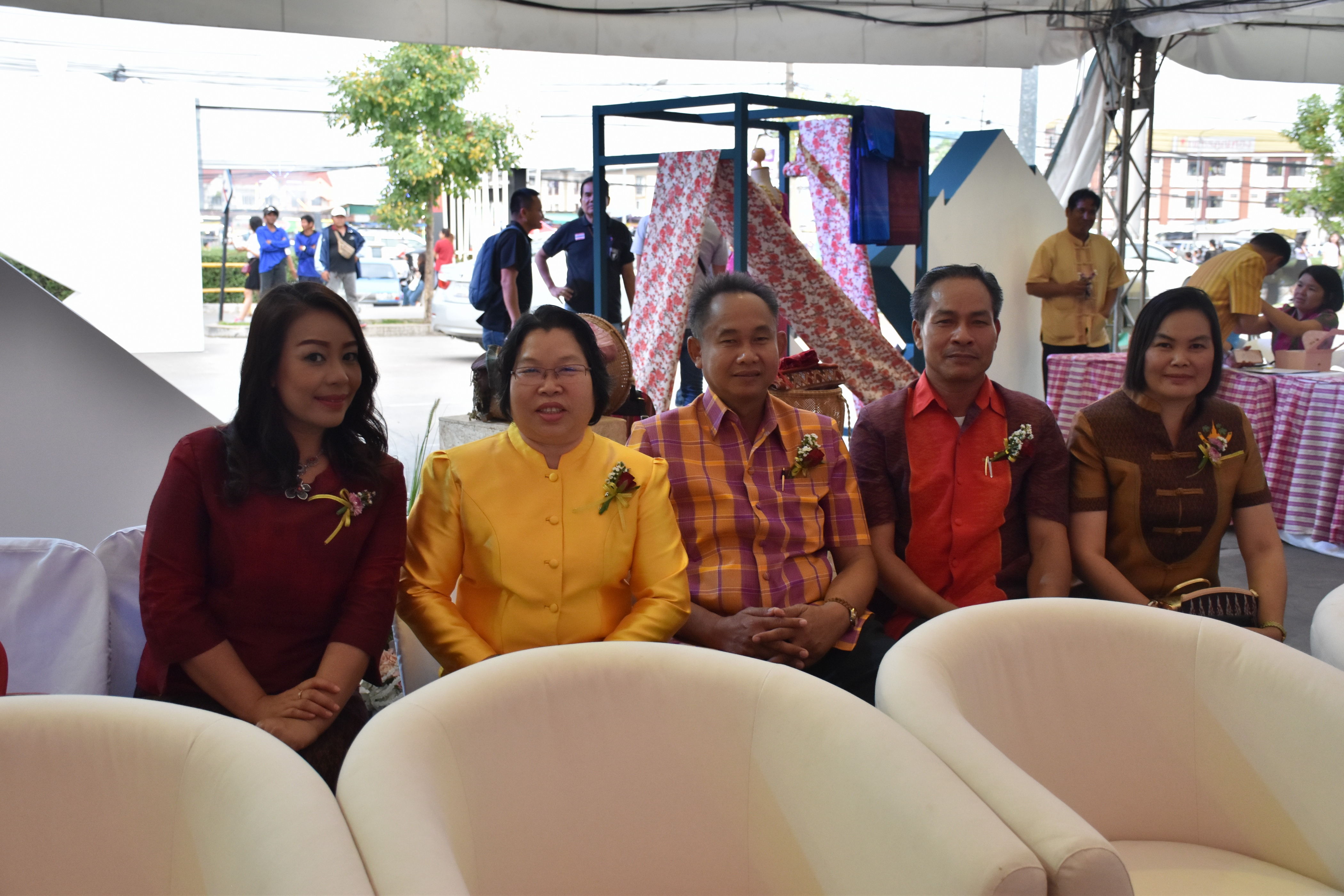 23 กุมภาพันธ์ 2561 งาน “ร้อยแก่นสารสินธุ์ งานศิลป์แห่งแผ่นดิน ถิ่นแพรไหม” มหกรรมแสดงแฟชั่นและจำหน่ายผ้าไหมกลุ่มจังหวัดร้อยแก่นสารสินธุ์ งานจำหน่ายสินค้า OTOP จังหวัดมหาสารคาม