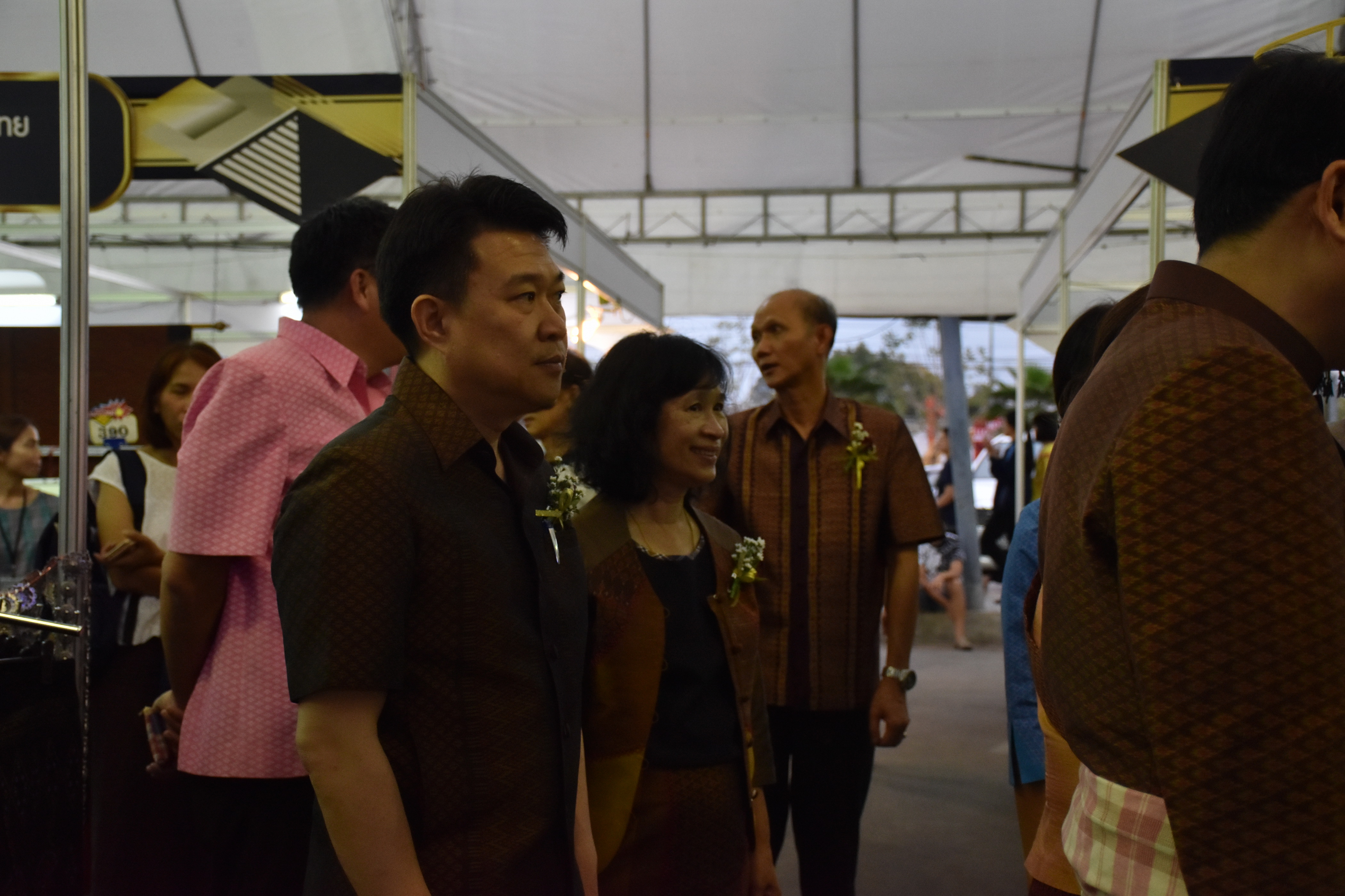 23 กุมภาพันธ์ 2561 งาน “ร้อยแก่นสารสินธุ์ งานศิลป์แห่งแผ่นดิน ถิ่นแพรไหม” มหกรรมแสดงแฟชั่นและจำหน่ายผ้าไหมกลุ่มจังหวัดร้อยแก่นสารสินธุ์ งานจำหน่ายสินค้า OTOP จังหวัดมหาสารคาม