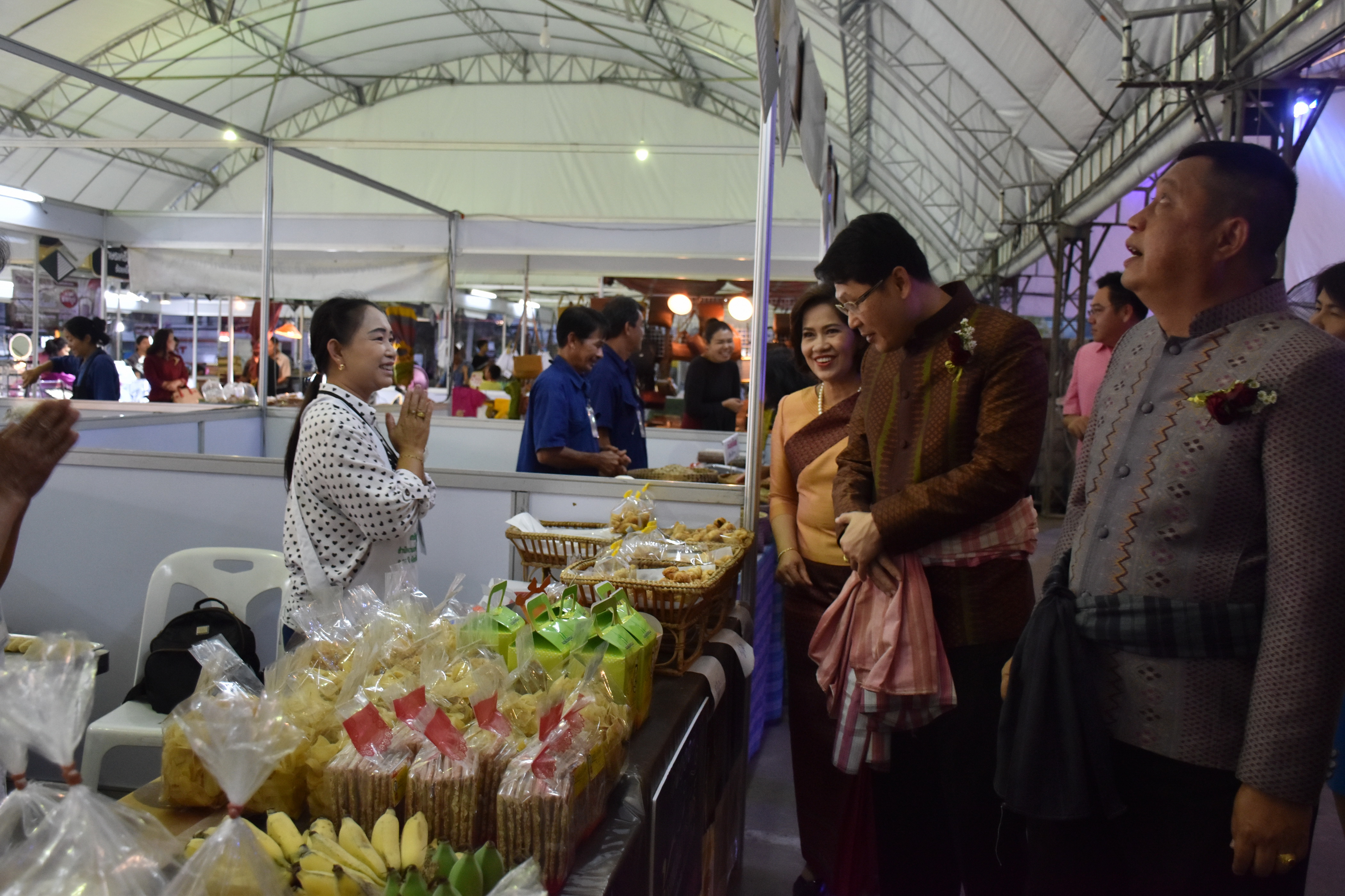 23 กุมภาพันธ์ 2561 งาน “ร้อยแก่นสารสินธุ์ งานศิลป์แห่งแผ่นดิน ถิ่นแพรไหม” มหกรรมแสดงแฟชั่นและจำหน่ายผ้าไหมกลุ่มจังหวัดร้อยแก่นสารสินธุ์ งานจำหน่ายสินค้า OTOP จังหวัดมหาสารคาม