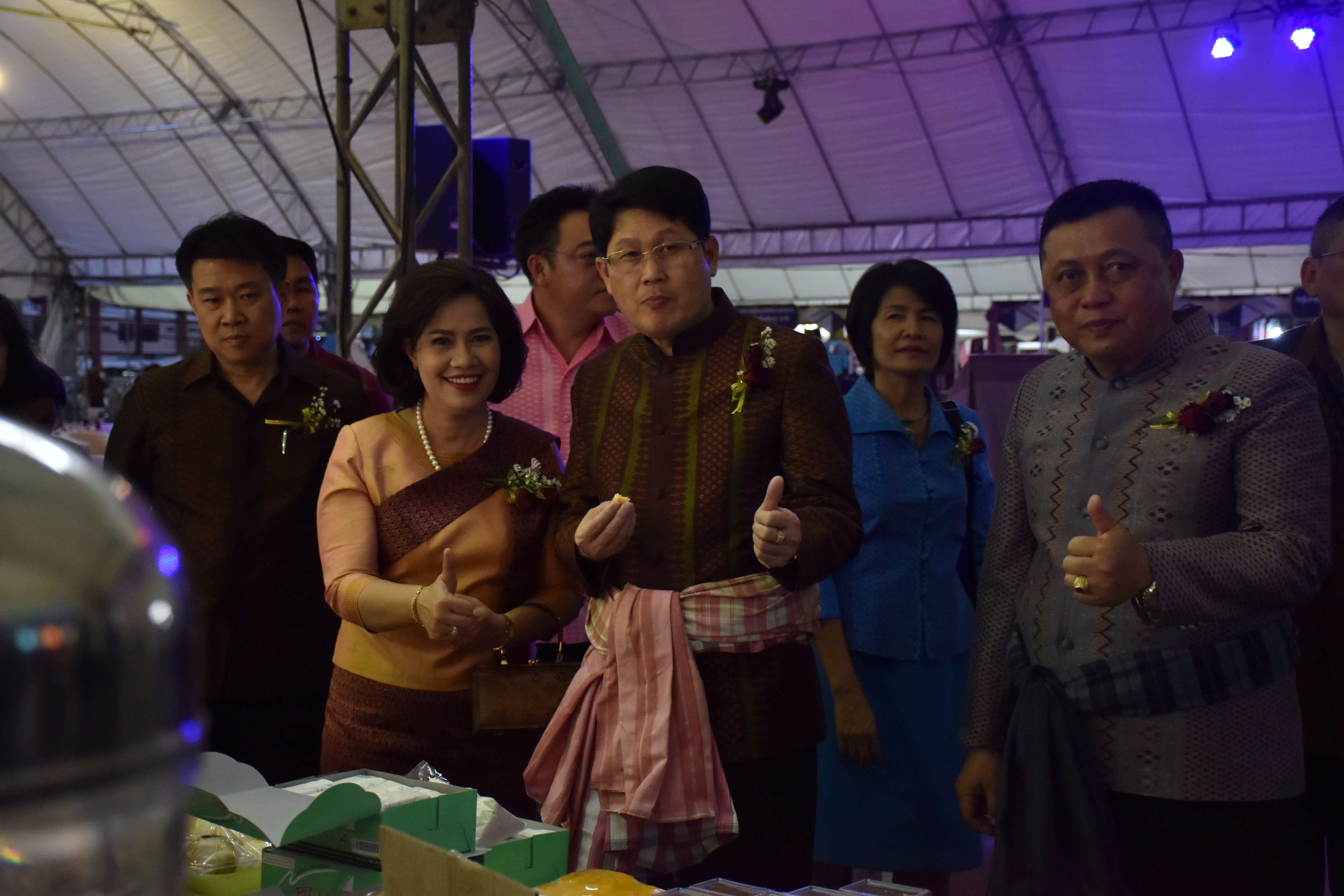 23 กุมภาพันธ์ 2561 งาน “ร้อยแก่นสารสินธุ์ งานศิลป์แห่งแผ่นดิน ถิ่นแพรไหม” มหกรรมแสดงแฟชั่นและจำหน่ายผ้าไหมกลุ่มจังหวัดร้อยแก่นสารสินธุ์ งานจำหน่ายสินค้า OTOP จังหวัดมหาสารคาม