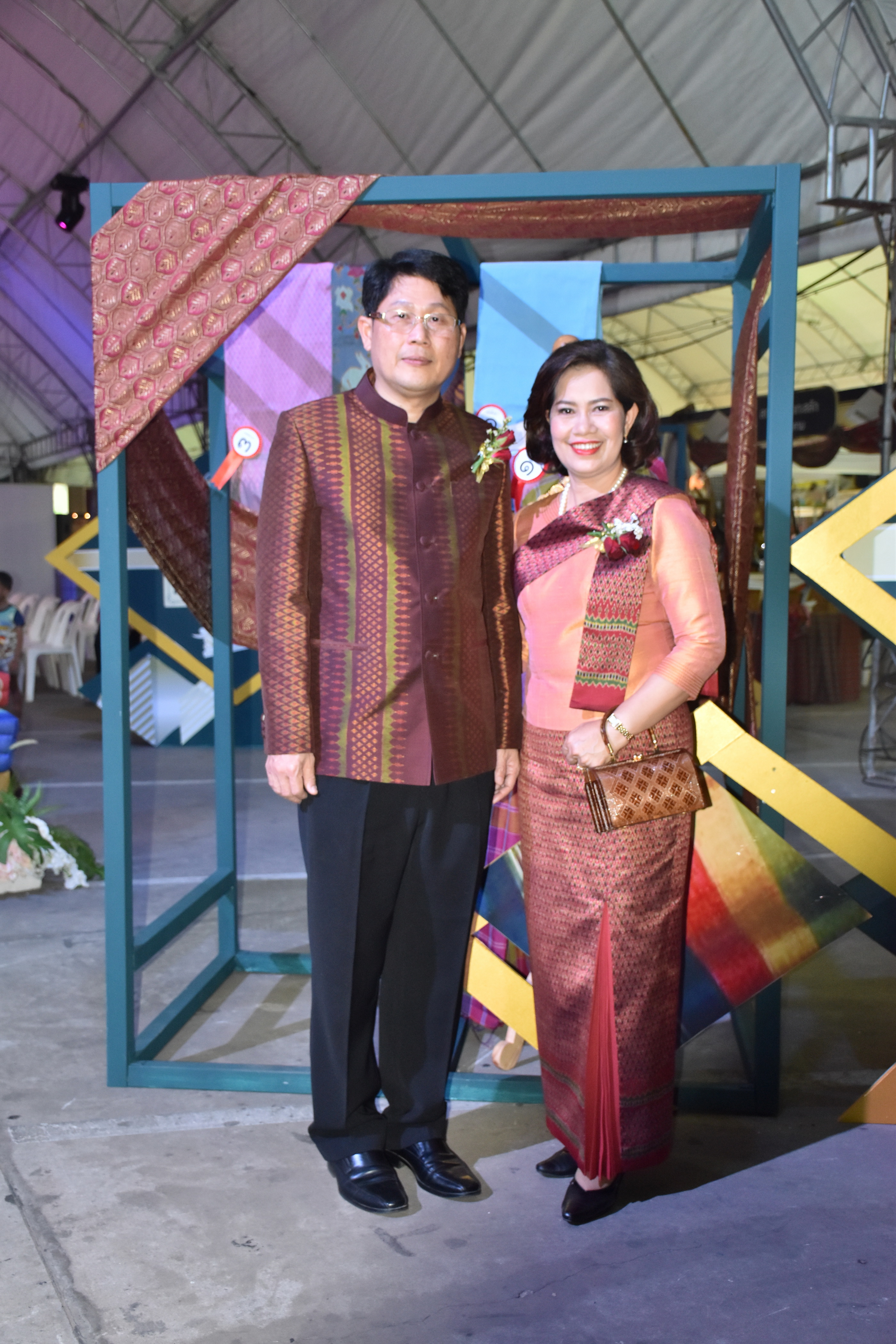 23 กุมภาพันธ์ 2561 งาน “ร้อยแก่นสารสินธุ์ งานศิลป์แห่งแผ่นดิน ถิ่นแพรไหม” มหกรรมแสดงแฟชั่นและจำหน่ายผ้าไหมกลุ่มจังหวัดร้อยแก่นสารสินธุ์ งานจำหน่ายสินค้า OTOP จังหวัดมหาสารคาม