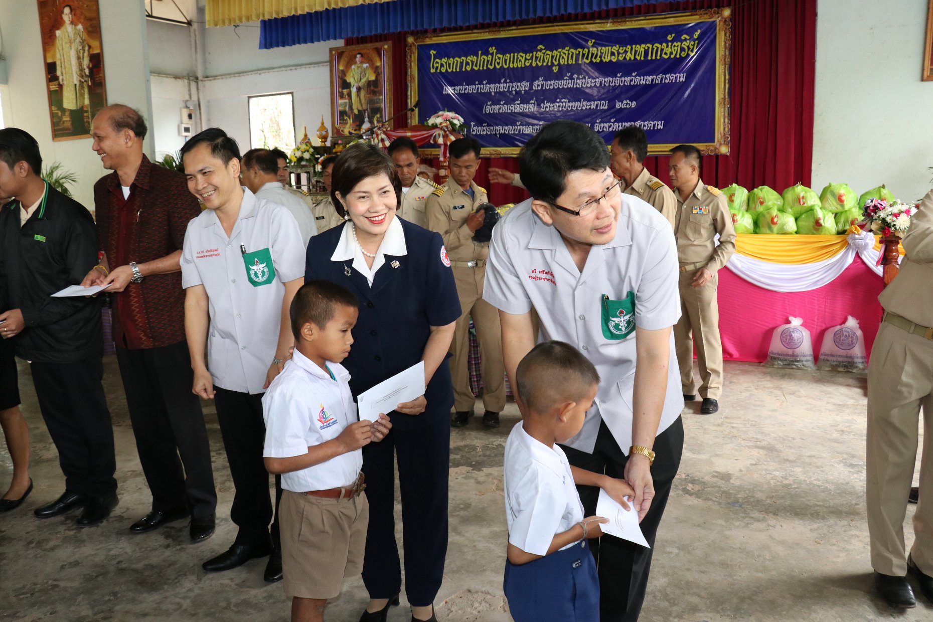 21 มีนาคม 2561  โครงการปกป้องและเชิดชูสถาบันพระมหากษัตริย์และหน่วยบำบัดทุกข์ บำรุงสุข สร้างรอยยิ้มให้ประชาชนจังหวัดมหาสารคาม (จังหวัดเคลื่อนที่) ประจำปีงบประมาณ 2561 ณ โรงเรียนชุมชนบ้านดงบัง ตำบลดงบัง อำเภอนาดูน จังหวัดมหาสารคาม