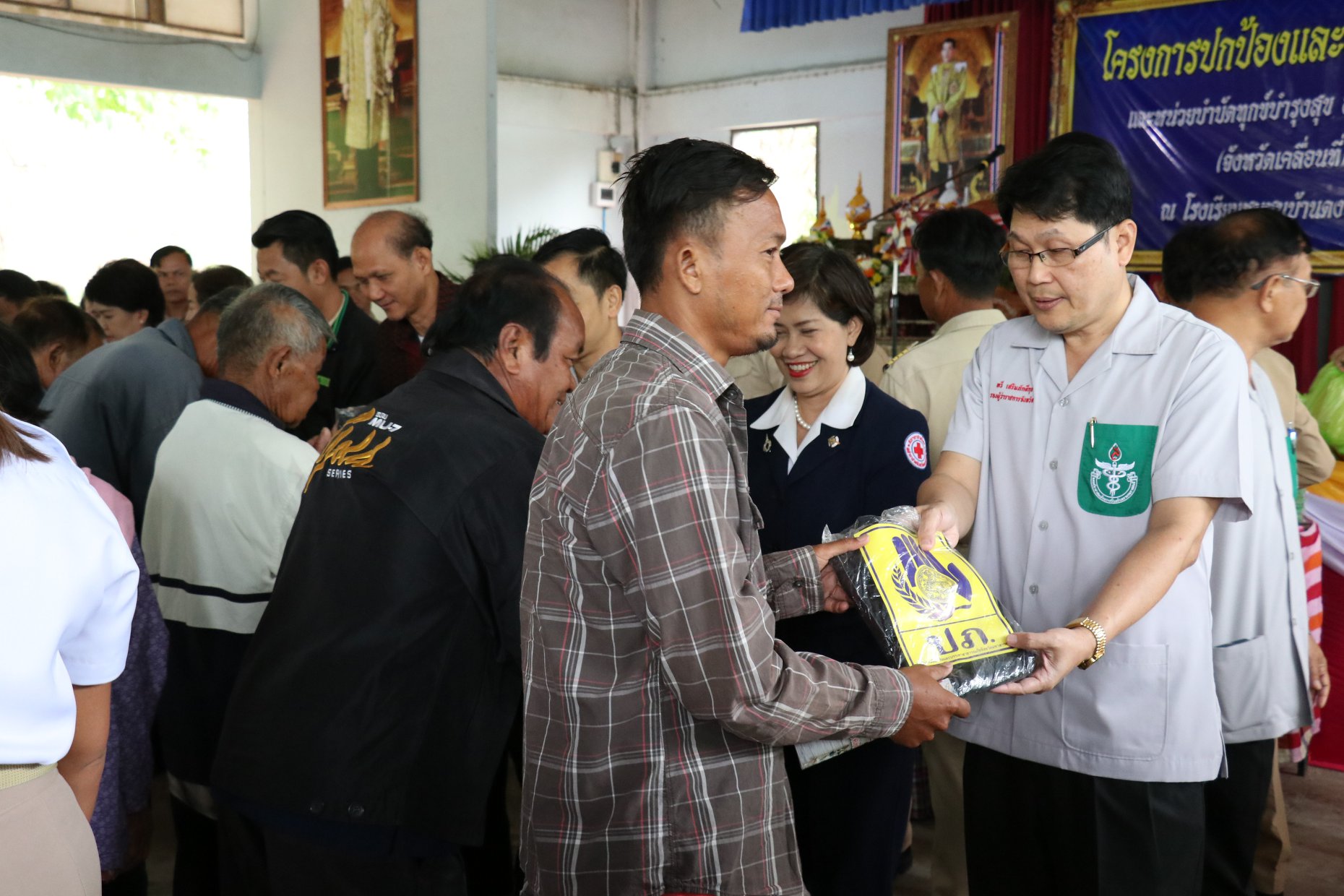 21 มีนาคม 2561  โครงการปกป้องและเชิดชูสถาบันพระมหากษัตริย์และหน่วยบำบัดทุกข์ บำรุงสุข สร้างรอยยิ้มให้ประชาชนจังหวัดมหาสารคาม (จังหวัดเคลื่อนที่) ประจำปีงบประมาณ 2561 ณ โรงเรียนชุมชนบ้านดงบัง ตำบลดงบัง อำเภอนาดูน จังหวัดมหาสารคาม