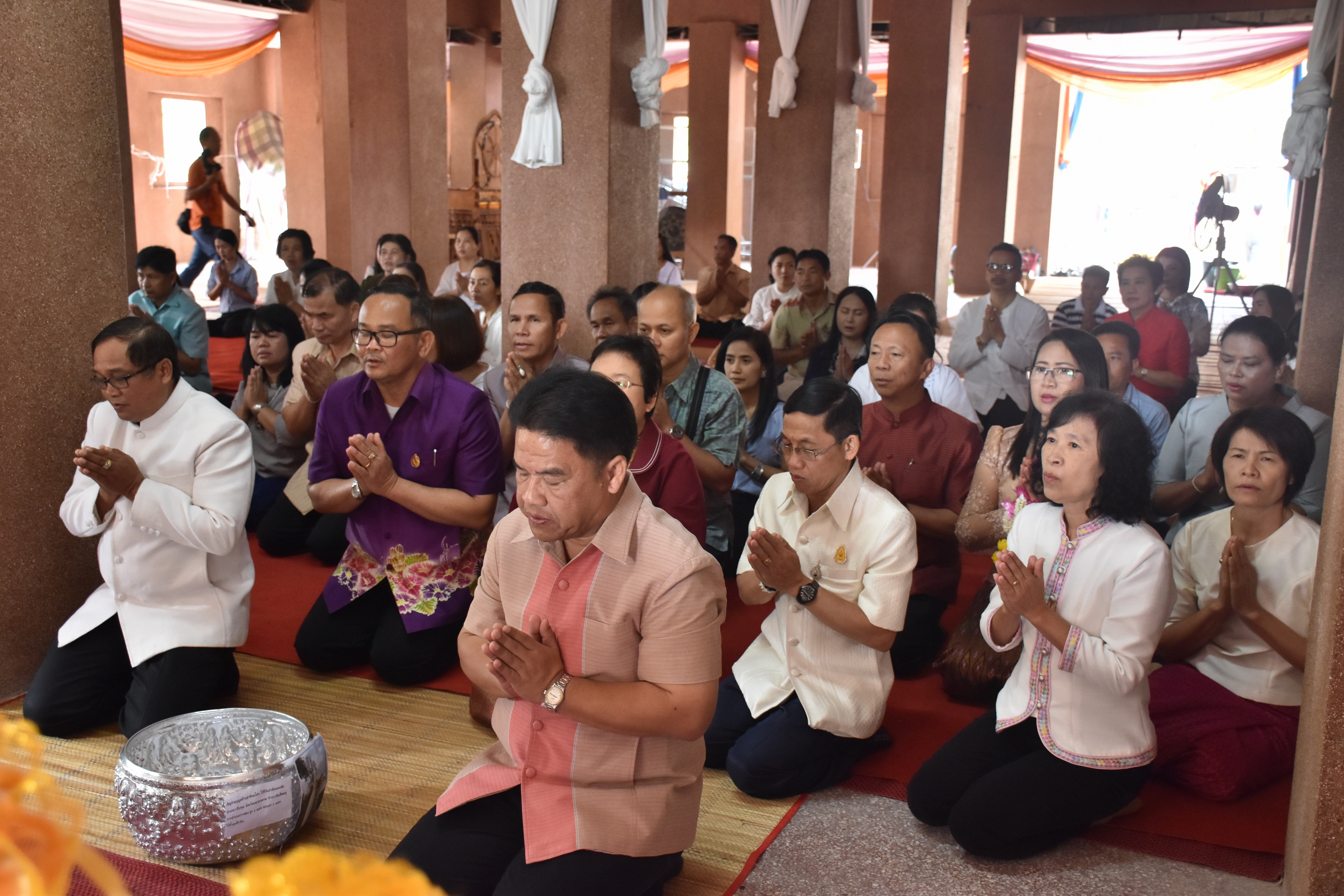 24 มีนาคม 2561 24 มีนาคม 2561 นายสมหวัง พ่วงบางโพ รองอธิบดีกรมการพัฒนาชุมชน ร่วมทำบุญถวายผ้าป่าสมทบทุนสร้างเสาอโศก ณ วัดป่ารัตนพรชัย อำเภอวาปีปทุม และร่วมพิธีห่มผ้าองค์พระบรมธาตุนาดูน อำเภอนาดูน จังหวัดมหาสารคาม