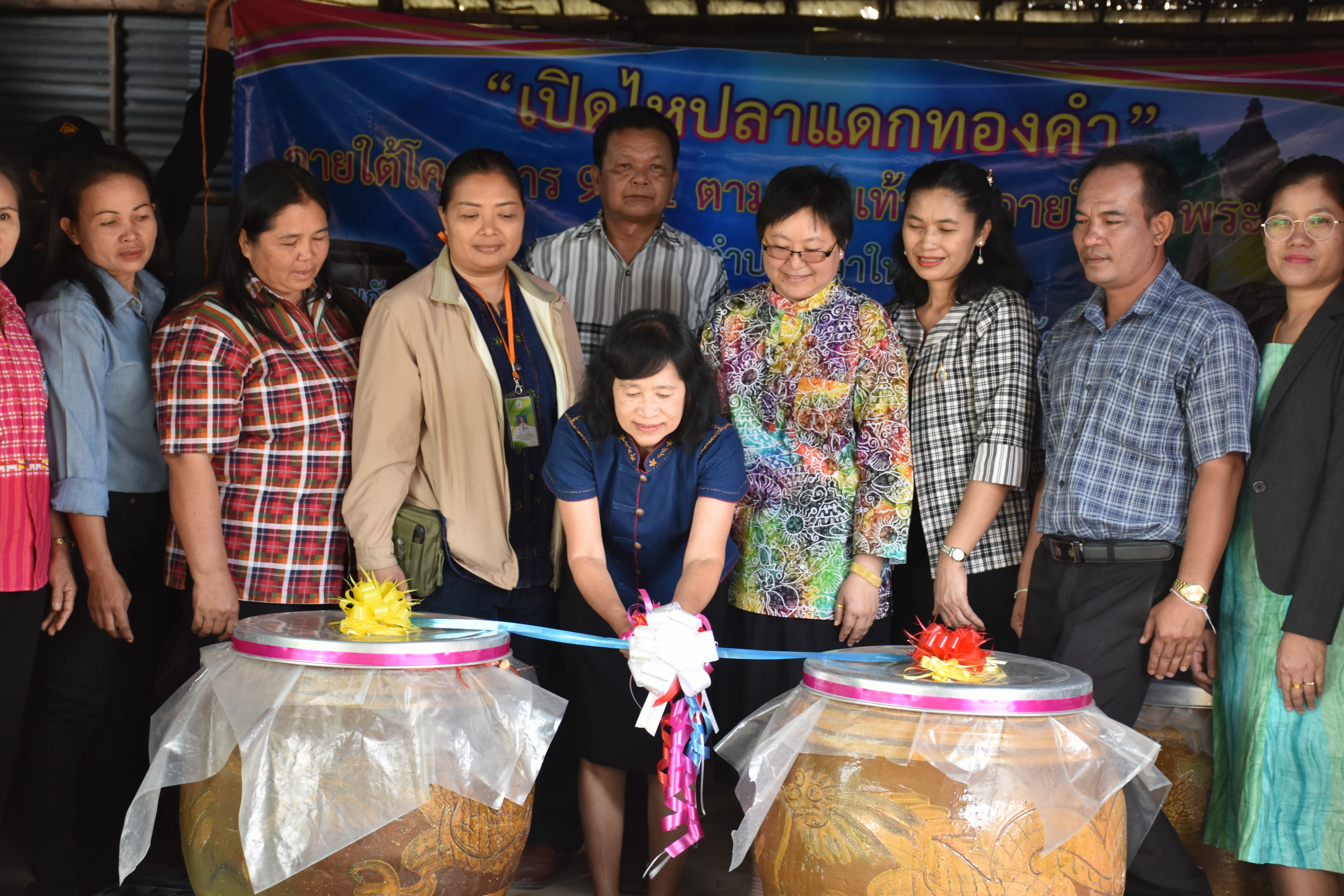 13 มีนาคม 2561 งาน “เปิดไหปลาแดกทองคำ” ภายใต้โครงการ 9101 ตามรอยเท้าพ่อภายใต้ร่มพระบารมี ณ ศูนย์เรียนรู้ชุมชนต้นแบบเศรษฐกิจพอเพียง บ้านหินปูน ตำบลเขวาใหญ่ อำเภอกันทรวิชัย จังหวัดมหาสารคาม