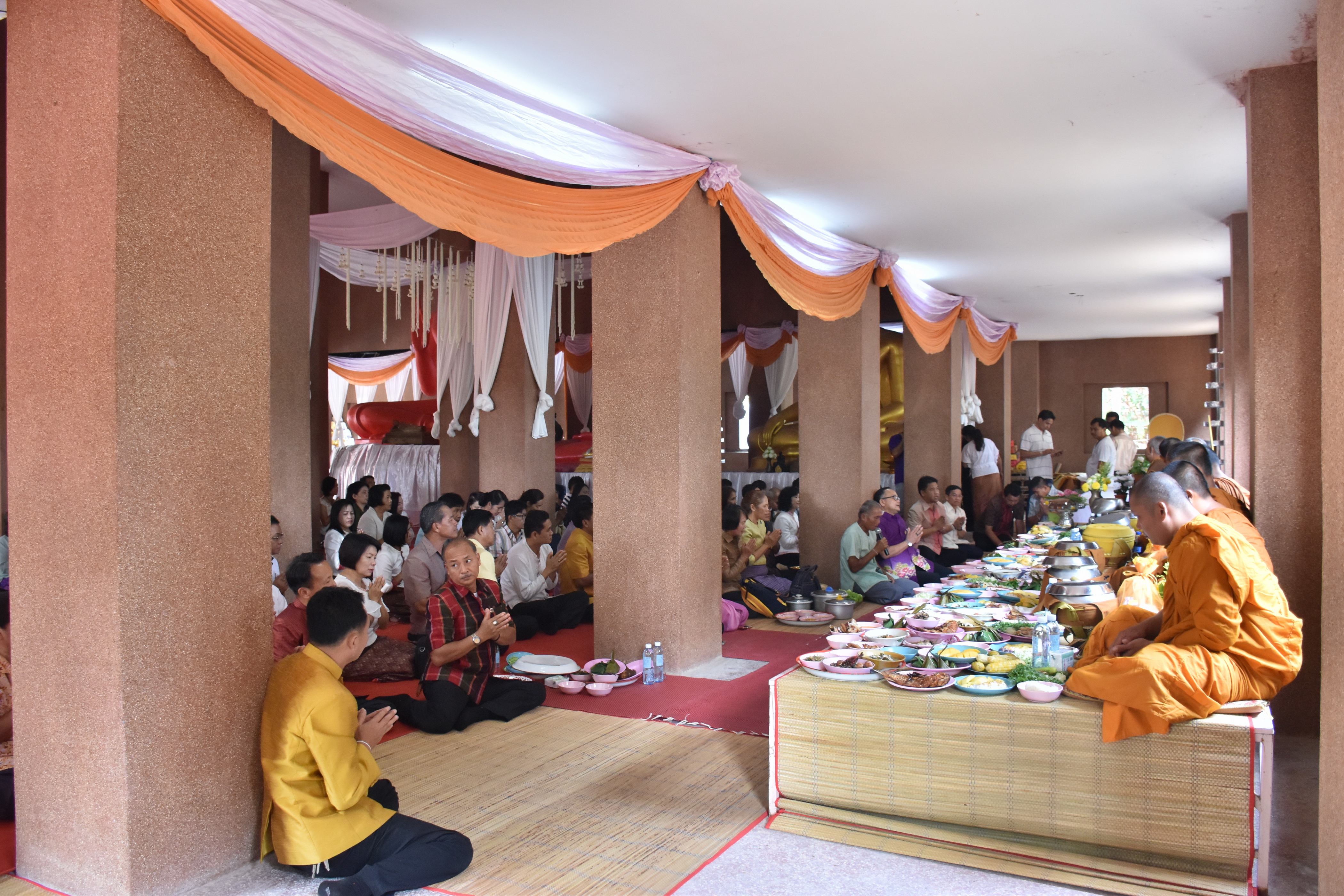 24 มีนาคม 2561 24 มีนาคม 2561 นายสมหวัง พ่วงบางโพ รองอธิบดีกรมการพัฒนาชุมชน ร่วมทำบุญถวายผ้าป่าสมทบทุนสร้างเสาอโศก ณ วัดป่ารัตนพรชัย อำเภอวาปีปทุม และร่วมพิธีห่มผ้าองค์พระบรมธาตุนาดูน อำเภอนาดูน จังหวัดมหาสารคาม