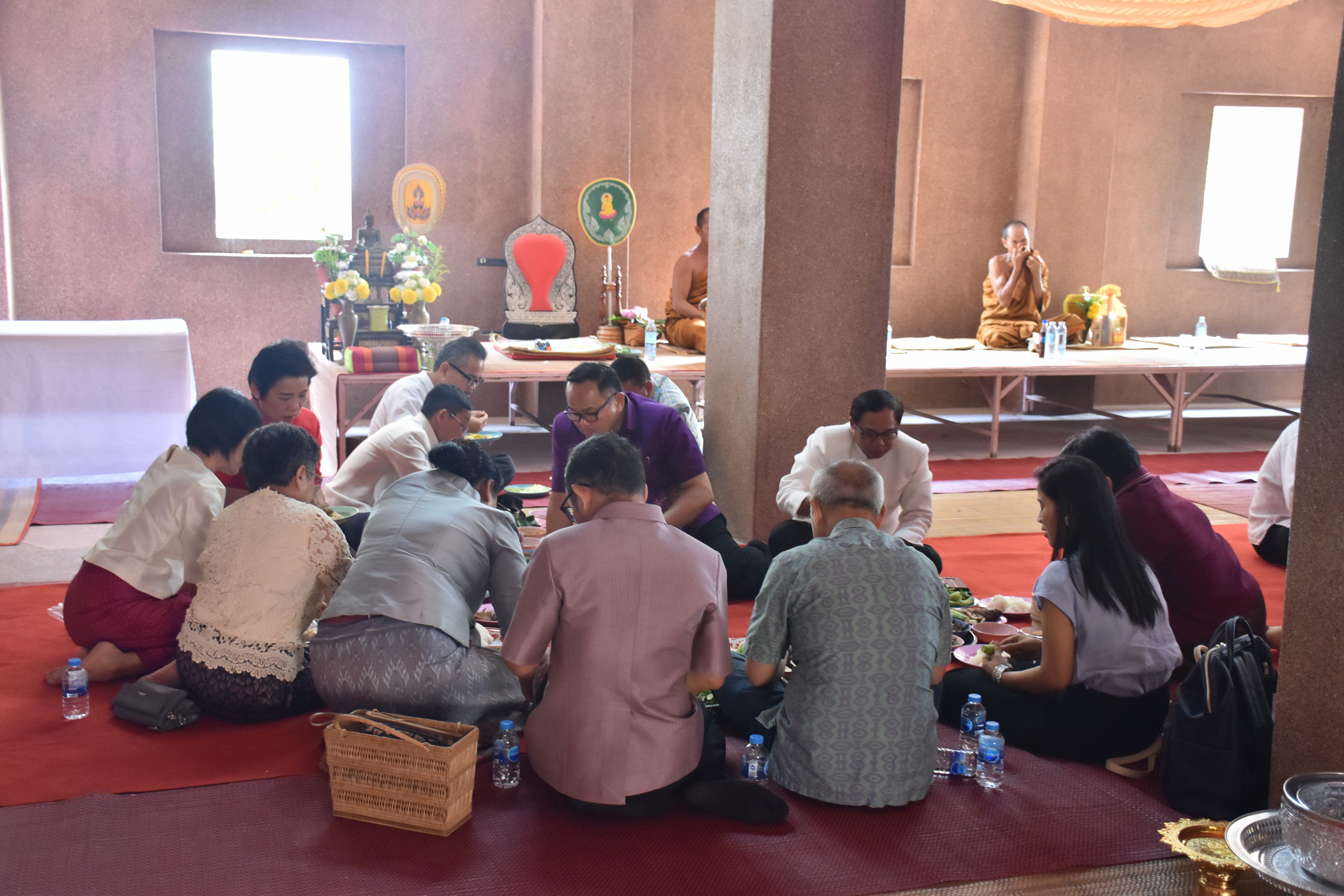 24 มีนาคม 2561 24 มีนาคม 2561 นายสมหวัง พ่วงบางโพ รองอธิบดีกรมการพัฒนาชุมชน ร่วมทำบุญถวายผ้าป่าสมทบทุนสร้างเสาอโศก ณ วัดป่ารัตนพรชัย อำเภอวาปีปทุม และร่วมพิธีห่มผ้าองค์พระบรมธาตุนาดูน อำเภอนาดูน จังหวัดมหาสารคาม