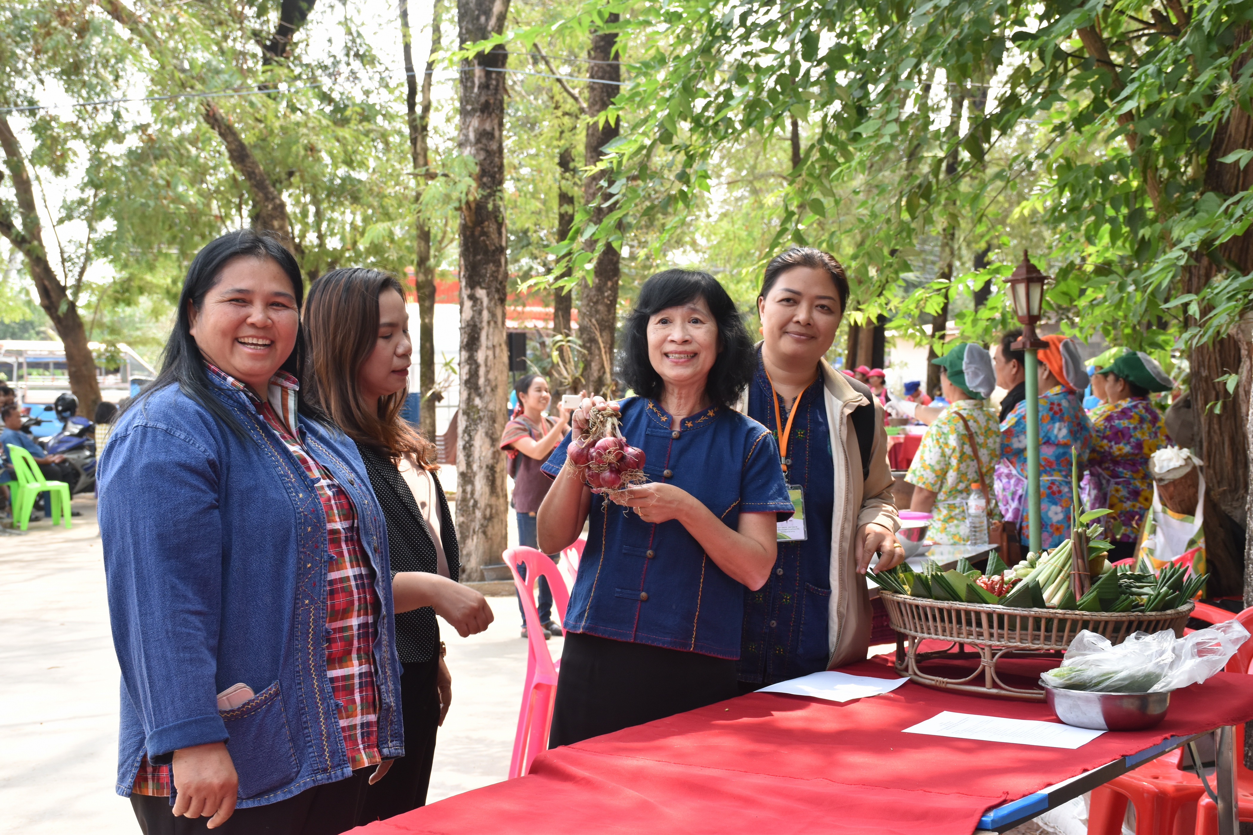 13 มีนาคม 2561 งาน “เปิดไหปลาแดกทองคำ” ภายใต้โครงการ 9101 ตามรอยเท้าพ่อภายใต้ร่มพระบารมี ณ ศูนย์เรียนรู้ชุมชนต้นแบบเศรษฐกิจพอเพียง บ้านหินปูน ตำบลเขวาใหญ่ อำเภอกันทรวิชัย จังหวัดมหาสารคาม