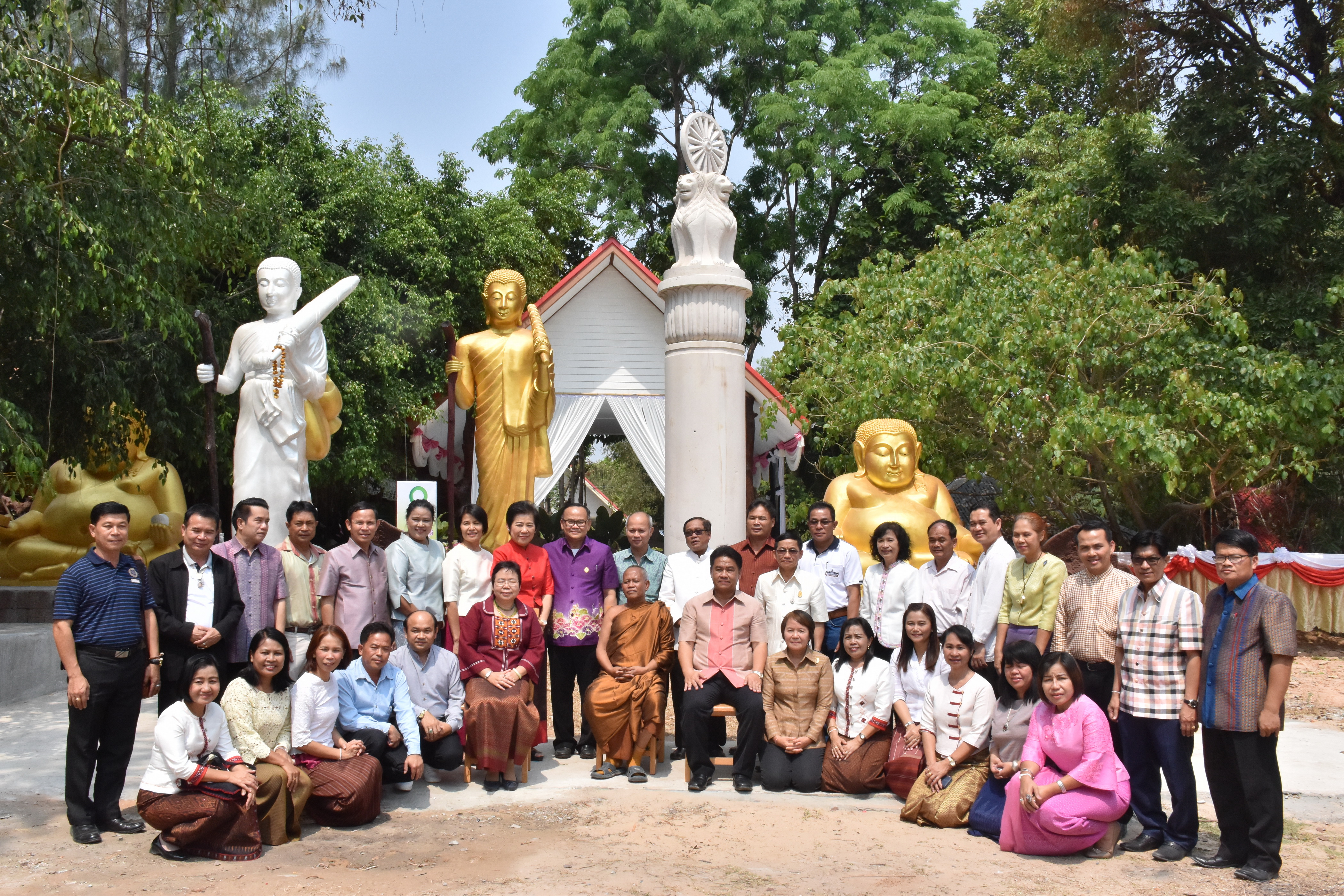 24 มีนาคม 2561 24 มีนาคม 2561 นายสมหวัง พ่วงบางโพ รองอธิบดีกรมการพัฒนาชุมชน ร่วมทำบุญถวายผ้าป่าสมทบทุนสร้างเสาอโศก ณ วัดป่ารัตนพรชัย อำเภอวาปีปทุม และร่วมพิธีห่มผ้าองค์พระบรมธาตุนาดูน อำเภอนาดูน จังหวัดมหาสารคาม