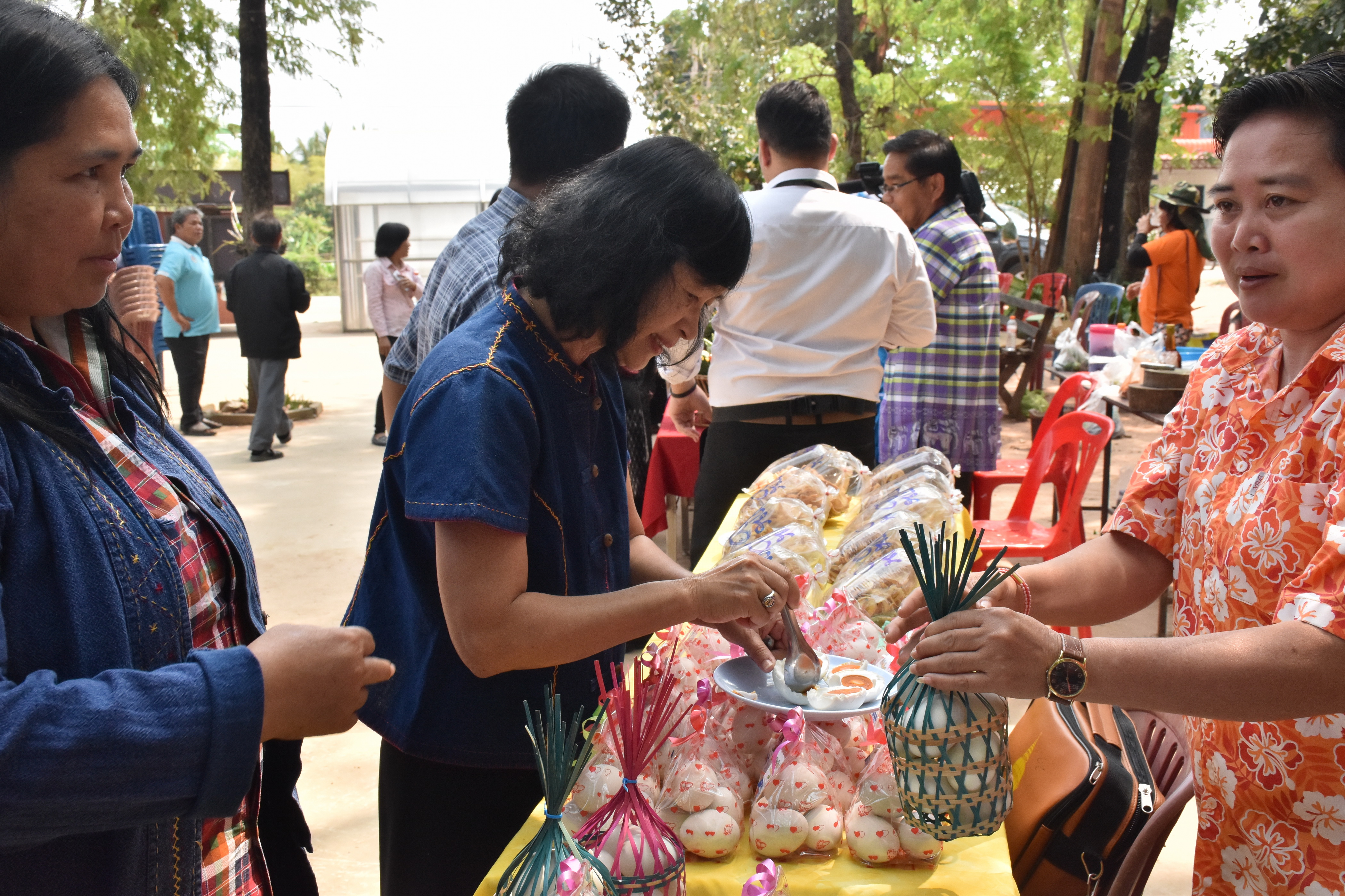 13 มีนาคม 2561 งาน “เปิดไหปลาแดกทองคำ” ภายใต้โครงการ 9101 ตามรอยเท้าพ่อภายใต้ร่มพระบารมี ณ ศูนย์เรียนรู้ชุมชนต้นแบบเศรษฐกิจพอเพียง บ้านหินปูน ตำบลเขวาใหญ่ อำเภอกันทรวิชัย จังหวัดมหาสารคาม