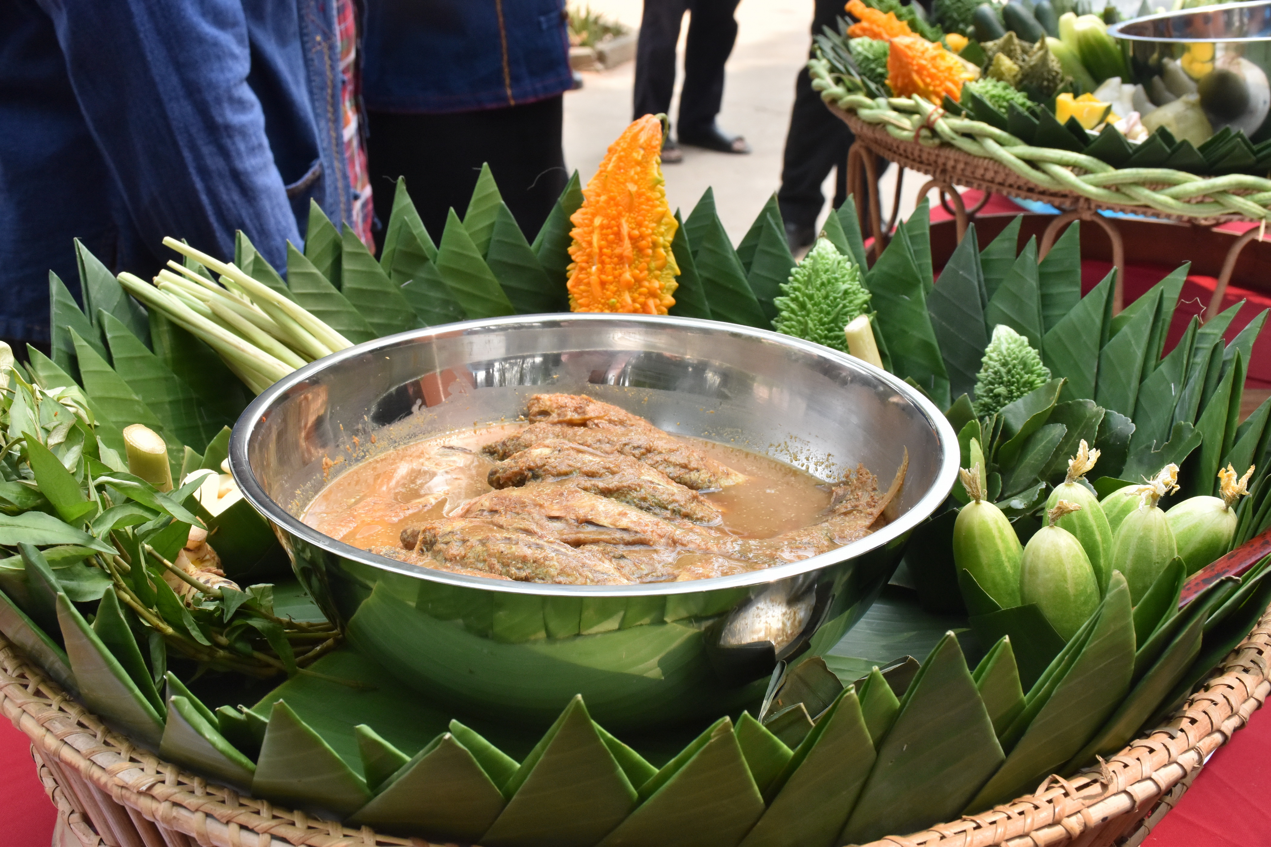13 มีนาคม 2561 งาน “เปิดไหปลาแดกทองคำ” ภายใต้โครงการ 9101 ตามรอยเท้าพ่อภายใต้ร่มพระบารมี ณ ศูนย์เรียนรู้ชุมชนต้นแบบเศรษฐกิจพอเพียง บ้านหินปูน ตำบลเขวาใหญ่ อำเภอกันทรวิชัย จังหวัดมหาสารคาม