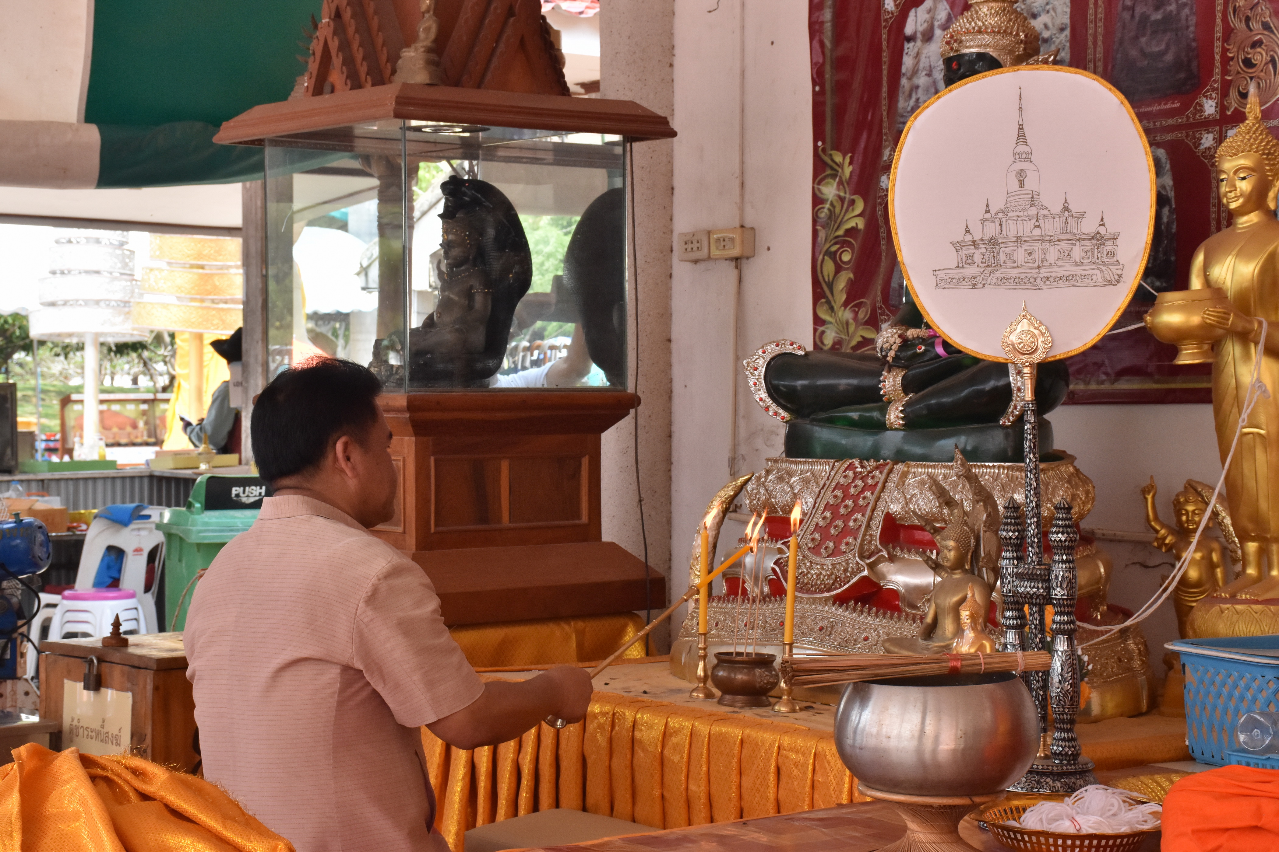 24 มีนาคม 2561 24 มีนาคม 2561 นายสมหวัง พ่วงบางโพ รองอธิบดีกรมการพัฒนาชุมชน ร่วมทำบุญถวายผ้าป่าสมทบทุนสร้างเสาอโศก ณ วัดป่ารัตนพรชัย อำเภอวาปีปทุม และร่วมพิธีห่มผ้าองค์พระบรมธาตุนาดูน อำเภอนาดูน จังหวัดมหาสารคาม