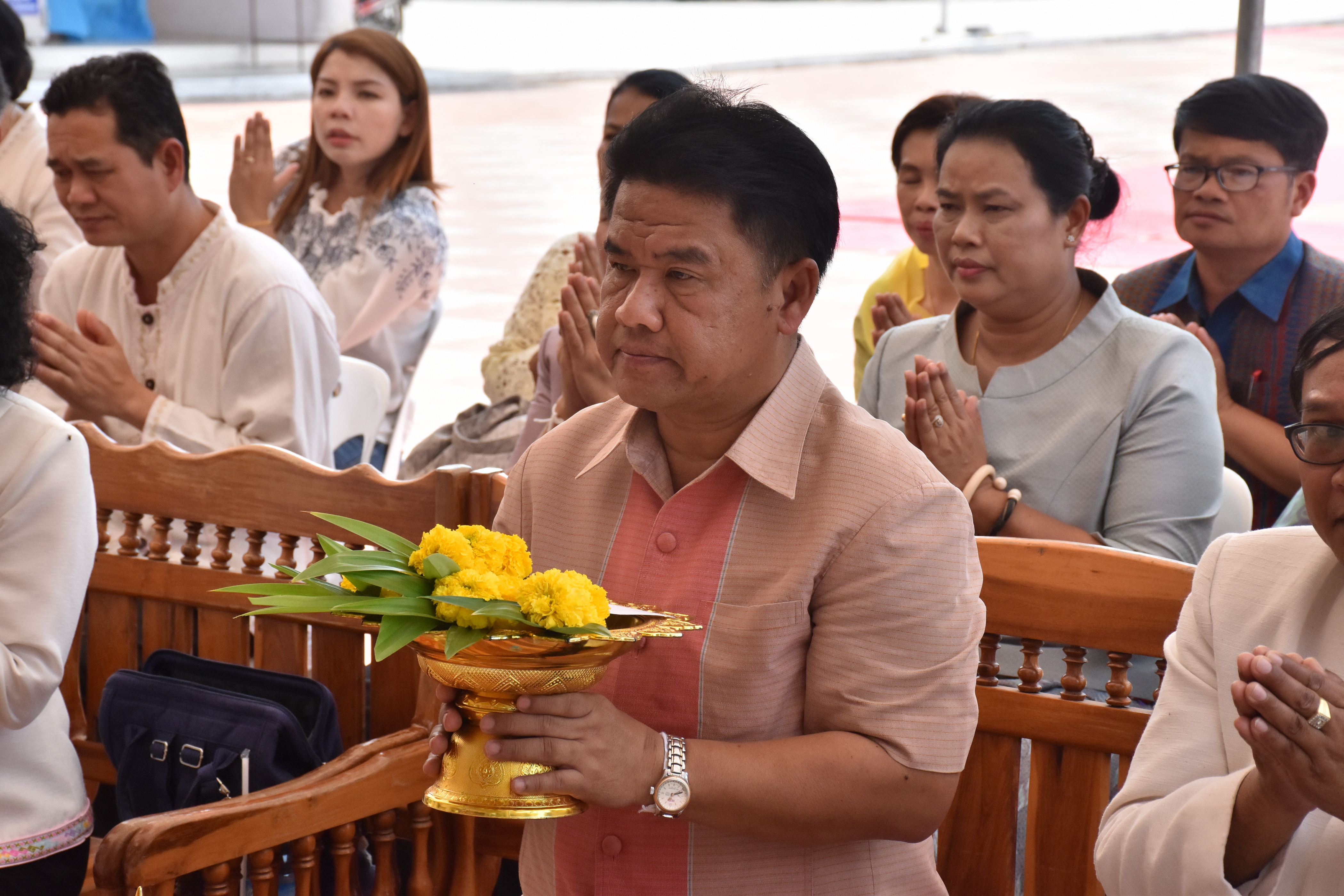 24 มีนาคม 2561 24 มีนาคม 2561 นายสมหวัง พ่วงบางโพ รองอธิบดีกรมการพัฒนาชุมชน ร่วมทำบุญถวายผ้าป่าสมทบทุนสร้างเสาอโศก ณ วัดป่ารัตนพรชัย อำเภอวาปีปทุม และร่วมพิธีห่มผ้าองค์พระบรมธาตุนาดูน อำเภอนาดูน จังหวัดมหาสารคาม