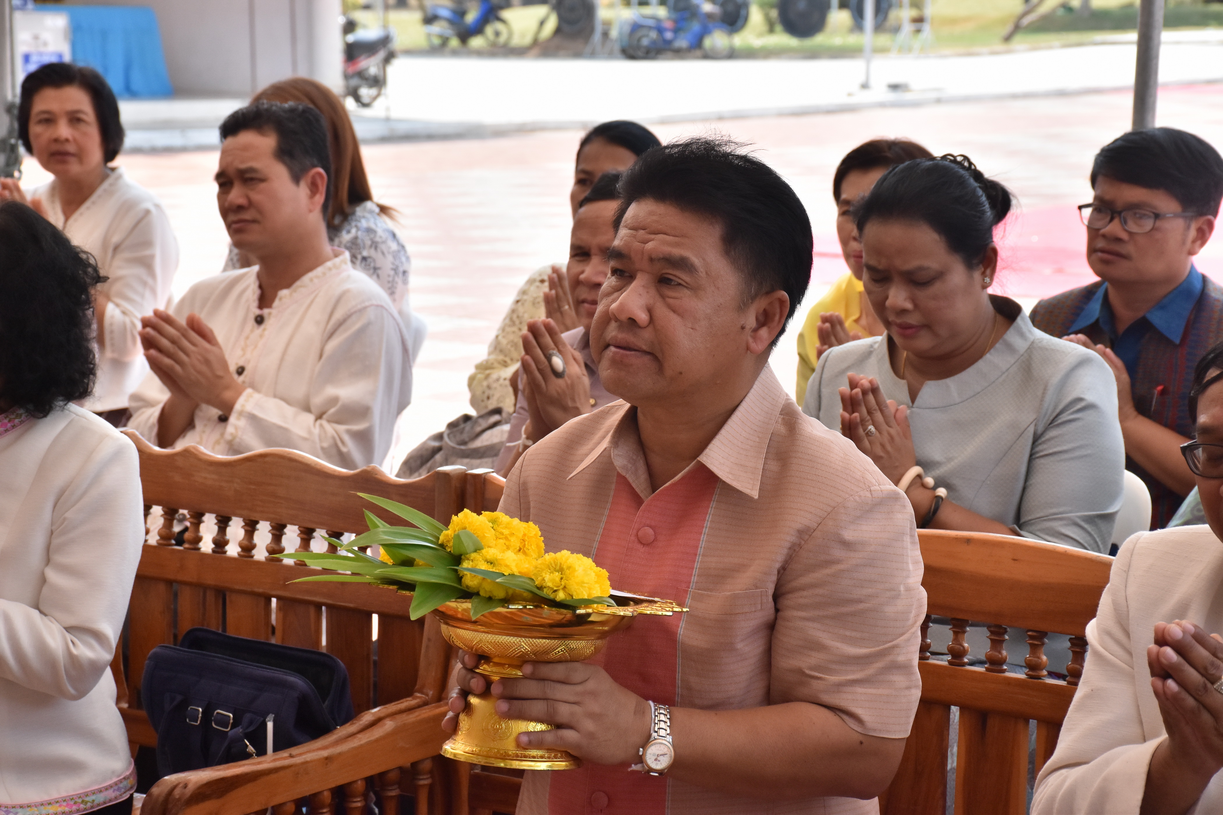 24 มีนาคม 2561 24 มีนาคม 2561 นายสมหวัง พ่วงบางโพ รองอธิบดีกรมการพัฒนาชุมชน ร่วมทำบุญถวายผ้าป่าสมทบทุนสร้างเสาอโศก ณ วัดป่ารัตนพรชัย อำเภอวาปีปทุม และร่วมพิธีห่มผ้าองค์พระบรมธาตุนาดูน อำเภอนาดูน จังหวัดมหาสารคาม