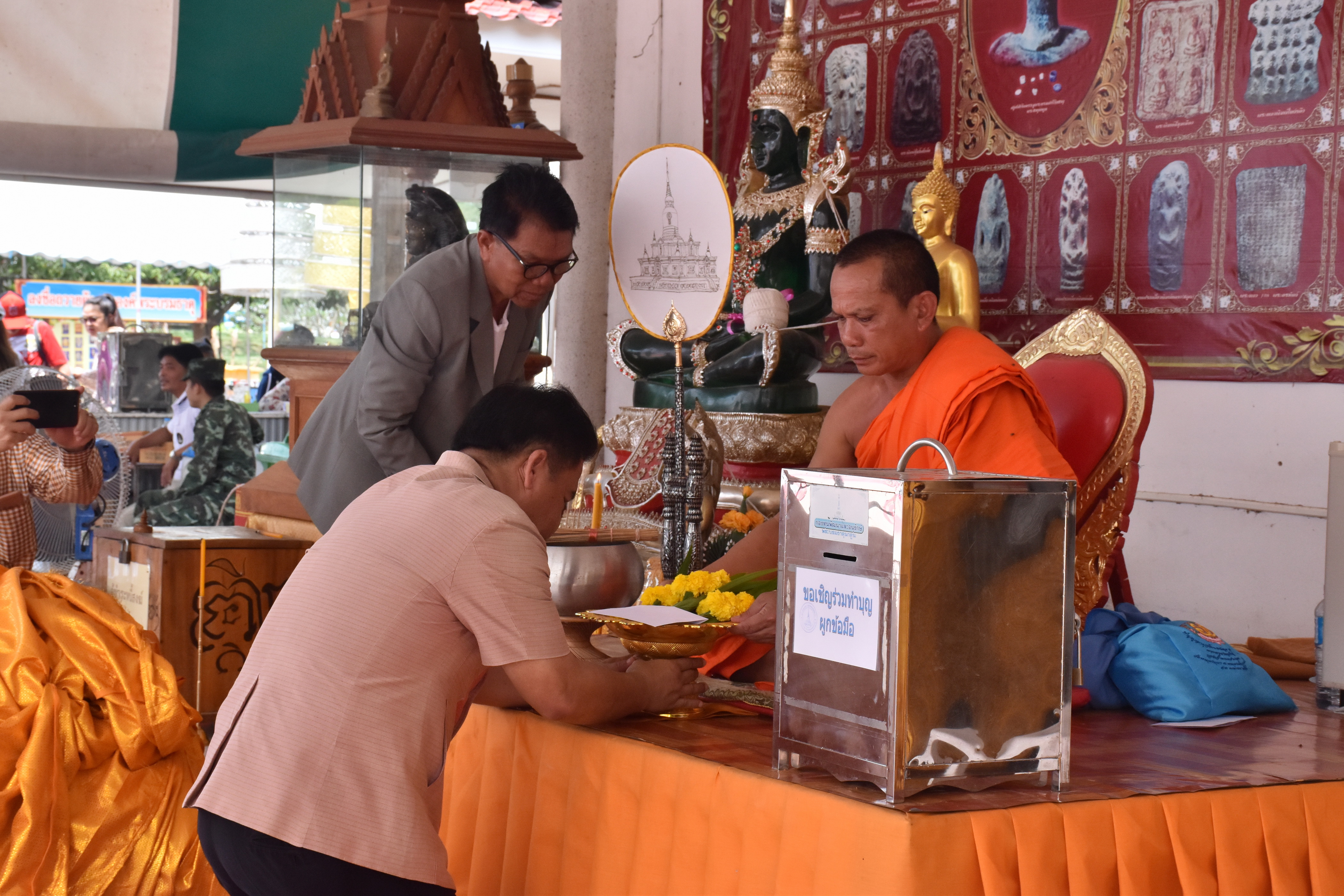 24 มีนาคม 2561 24 มีนาคม 2561 นายสมหวัง พ่วงบางโพ รองอธิบดีกรมการพัฒนาชุมชน ร่วมทำบุญถวายผ้าป่าสมทบทุนสร้างเสาอโศก ณ วัดป่ารัตนพรชัย อำเภอวาปีปทุม และร่วมพิธีห่มผ้าองค์พระบรมธาตุนาดูน อำเภอนาดูน จังหวัดมหาสารคาม