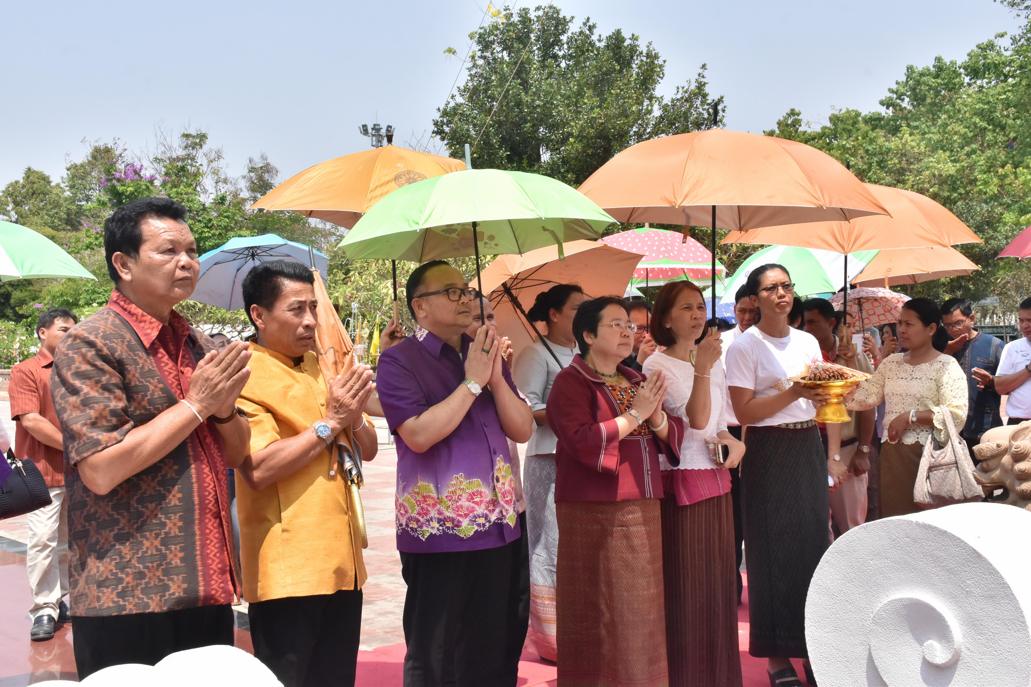 24 มีนาคม 2561 24 มีนาคม 2561 นายสมหวัง พ่วงบางโพ รองอธิบดีกรมการพัฒนาชุมชน ร่วมทำบุญถวายผ้าป่าสมทบทุนสร้างเสาอโศก ณ วัดป่ารัตนพรชัย อำเภอวาปีปทุม และร่วมพิธีห่มผ้าองค์พระบรมธาตุนาดูน อำเภอนาดูน จังหวัดมหาสารคาม