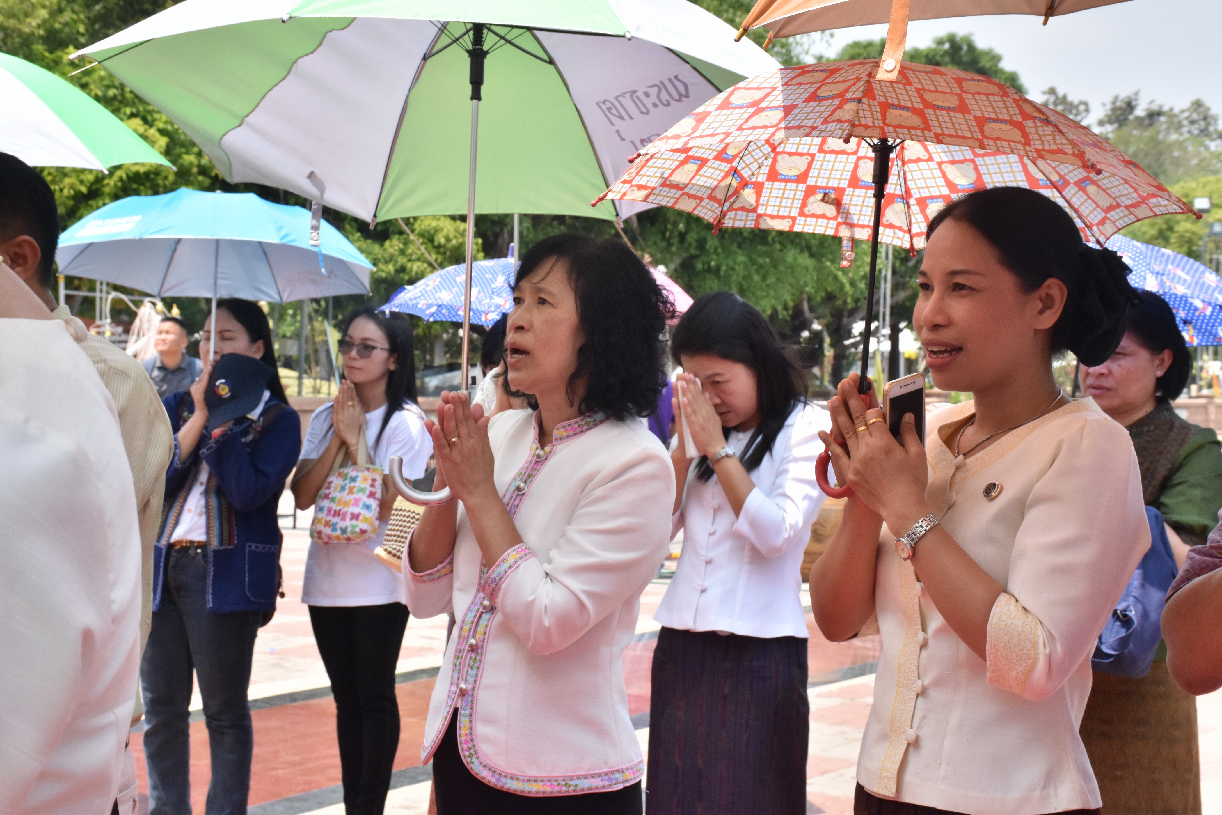 24 มีนาคม 2561 24 มีนาคม 2561 นายสมหวัง พ่วงบางโพ รองอธิบดีกรมการพัฒนาชุมชน ร่วมทำบุญถวายผ้าป่าสมทบทุนสร้างเสาอโศก ณ วัดป่ารัตนพรชัย อำเภอวาปีปทุม และร่วมพิธีห่มผ้าองค์พระบรมธาตุนาดูน อำเภอนาดูน จังหวัดมหาสารคาม