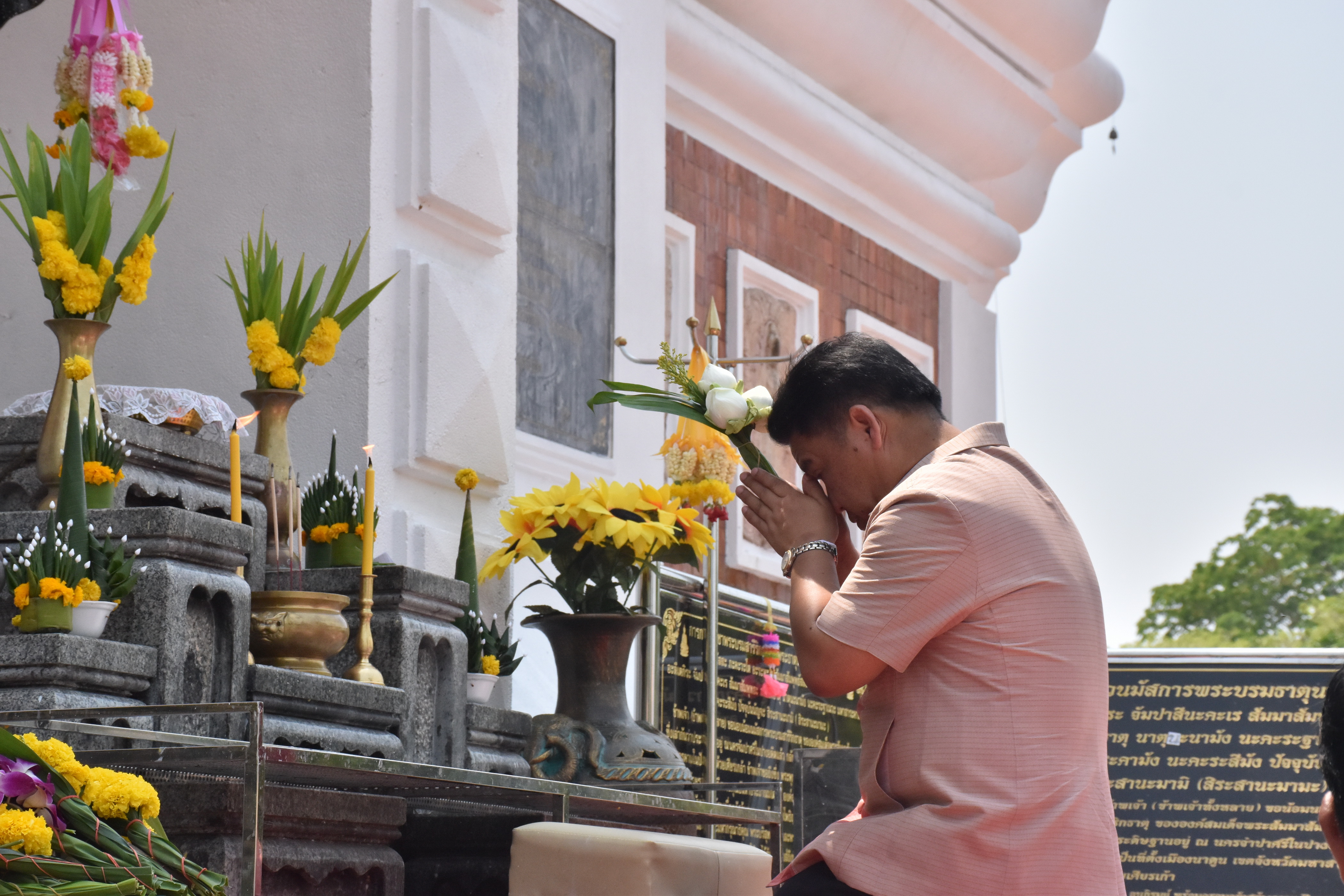 24 มีนาคม 2561 24 มีนาคม 2561 นายสมหวัง พ่วงบางโพ รองอธิบดีกรมการพัฒนาชุมชน ร่วมทำบุญถวายผ้าป่าสมทบทุนสร้างเสาอโศก ณ วัดป่ารัตนพรชัย อำเภอวาปีปทุม และร่วมพิธีห่มผ้าองค์พระบรมธาตุนาดูน อำเภอนาดูน จังหวัดมหาสารคาม
