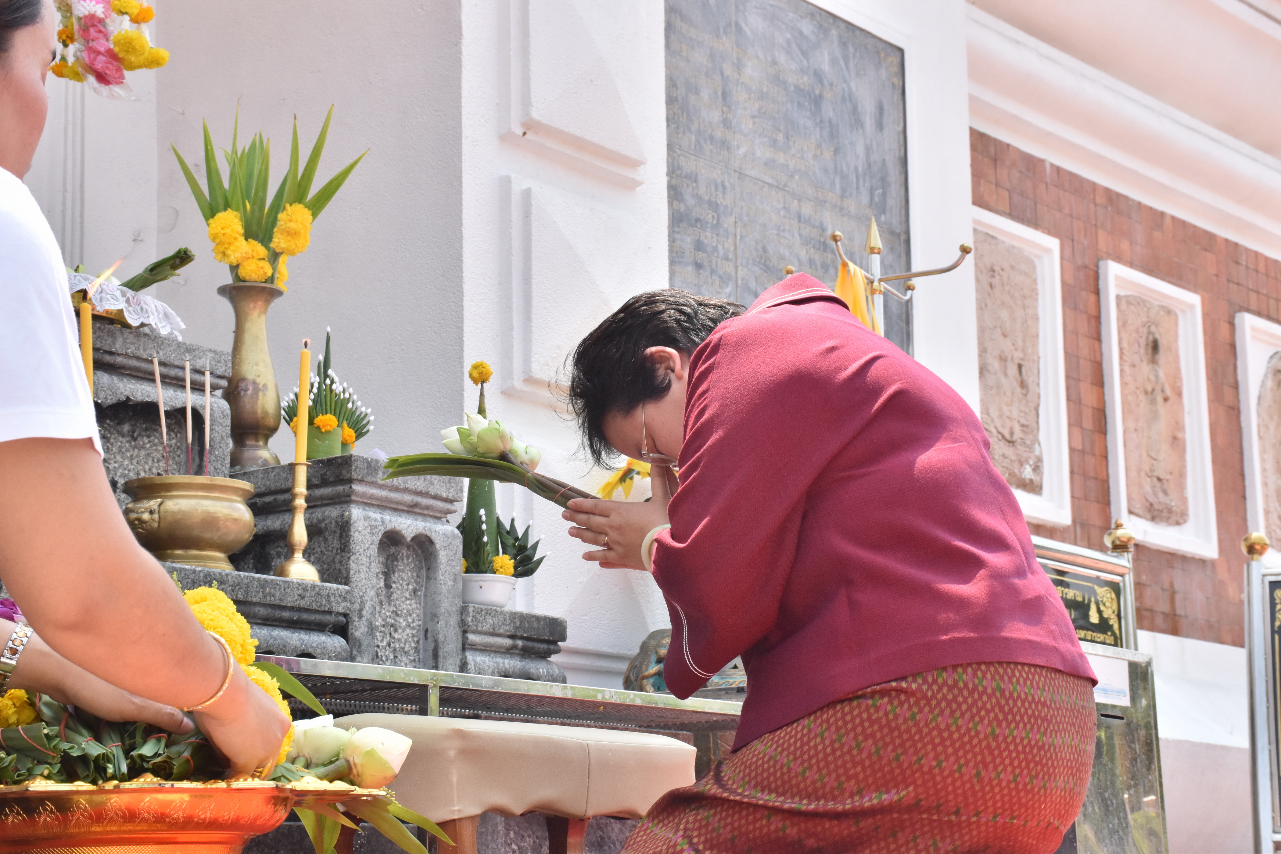 24 มีนาคม 2561 24 มีนาคม 2561 นายสมหวัง พ่วงบางโพ รองอธิบดีกรมการพัฒนาชุมชน ร่วมทำบุญถวายผ้าป่าสมทบทุนสร้างเสาอโศก ณ วัดป่ารัตนพรชัย อำเภอวาปีปทุม และร่วมพิธีห่มผ้าองค์พระบรมธาตุนาดูน อำเภอนาดูน จังหวัดมหาสารคาม