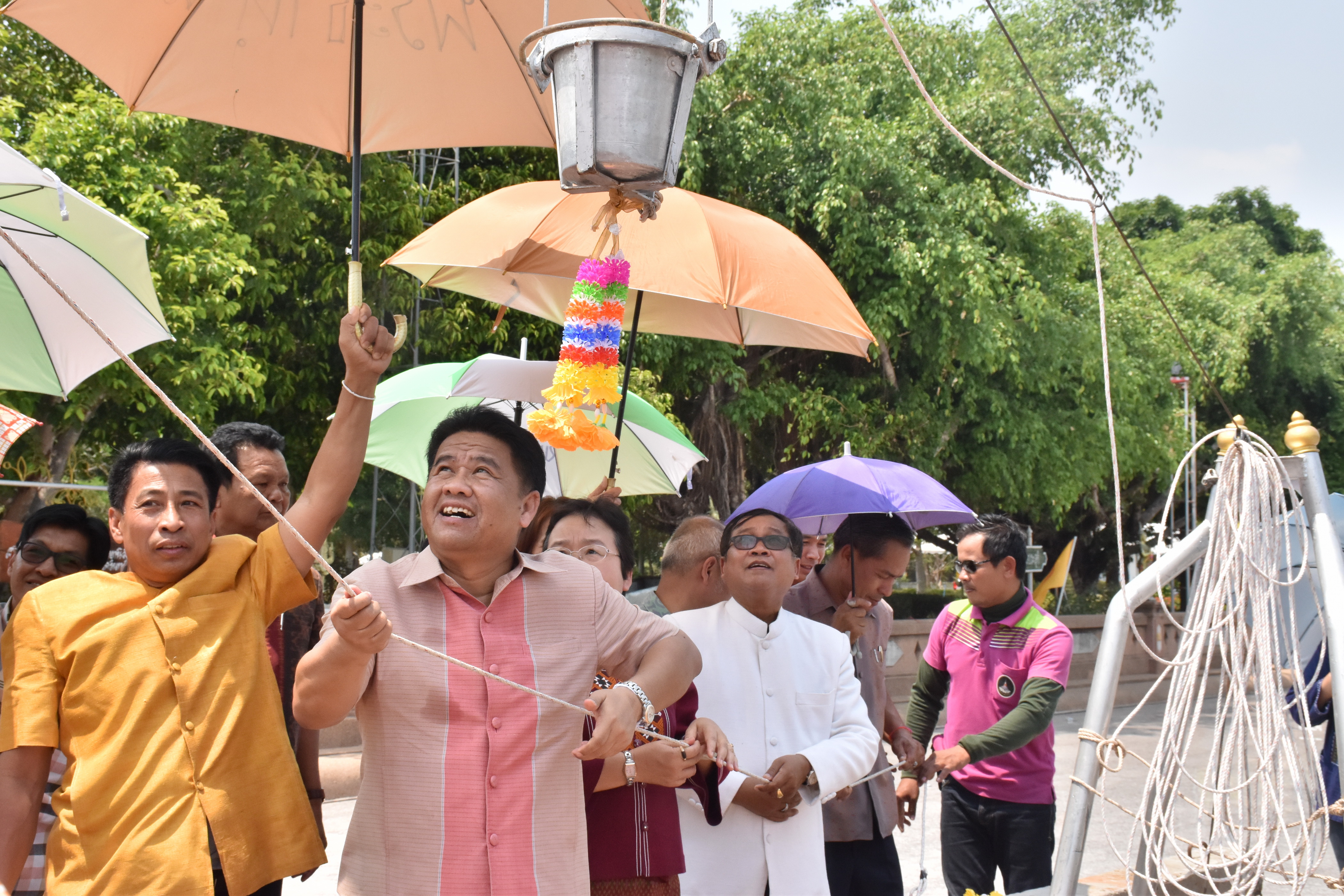 24 มีนาคม 2561 24 มีนาคม 2561 นายสมหวัง พ่วงบางโพ รองอธิบดีกรมการพัฒนาชุมชน ร่วมทำบุญถวายผ้าป่าสมทบทุนสร้างเสาอโศก ณ วัดป่ารัตนพรชัย อำเภอวาปีปทุม และร่วมพิธีห่มผ้าองค์พระบรมธาตุนาดูน อำเภอนาดูน จังหวัดมหาสารคาม