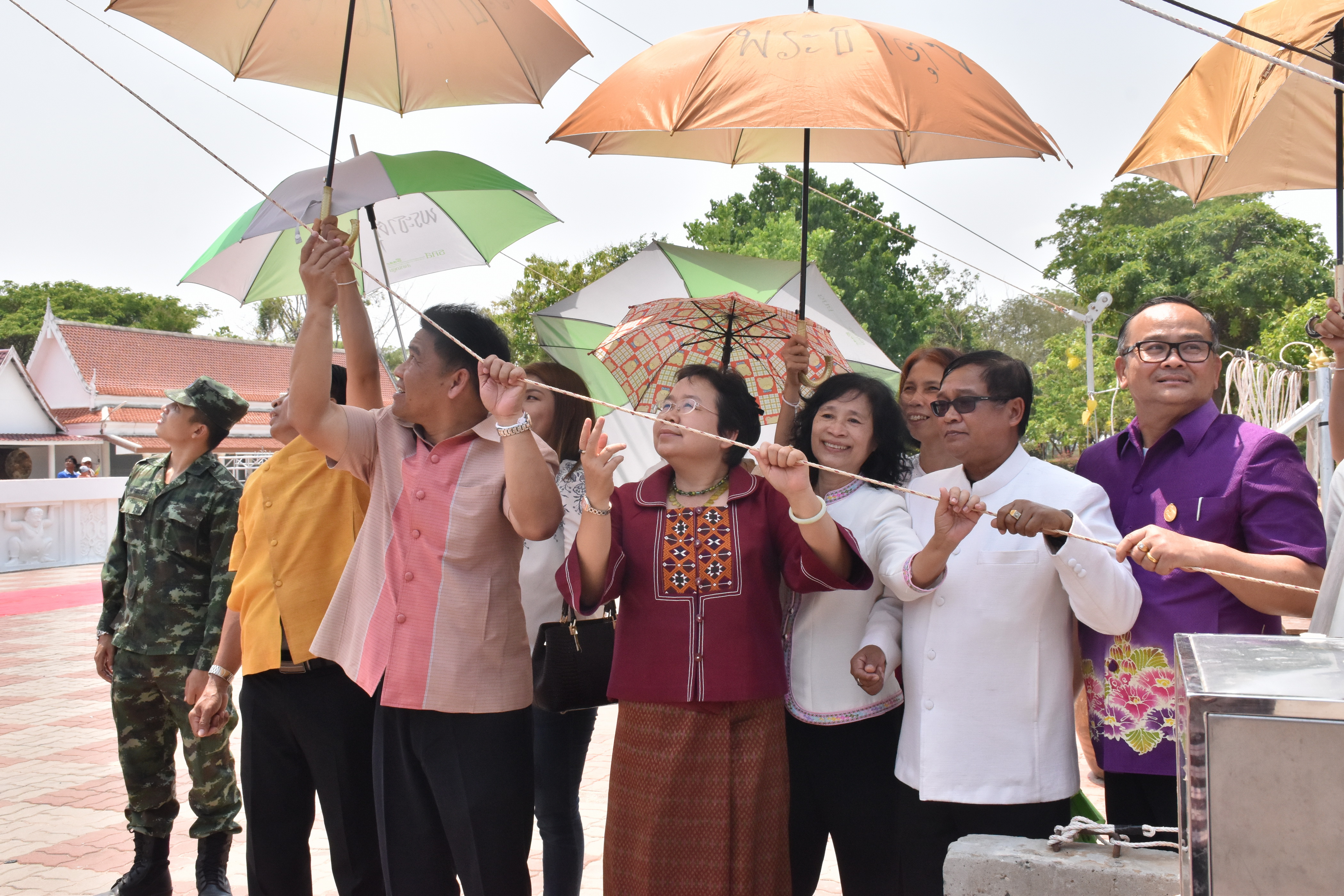 24 มีนาคม 2561 24 มีนาคม 2561 นายสมหวัง พ่วงบางโพ รองอธิบดีกรมการพัฒนาชุมชน ร่วมทำบุญถวายผ้าป่าสมทบทุนสร้างเสาอโศก ณ วัดป่ารัตนพรชัย อำเภอวาปีปทุม และร่วมพิธีห่มผ้าองค์พระบรมธาตุนาดูน อำเภอนาดูน จังหวัดมหาสารคาม