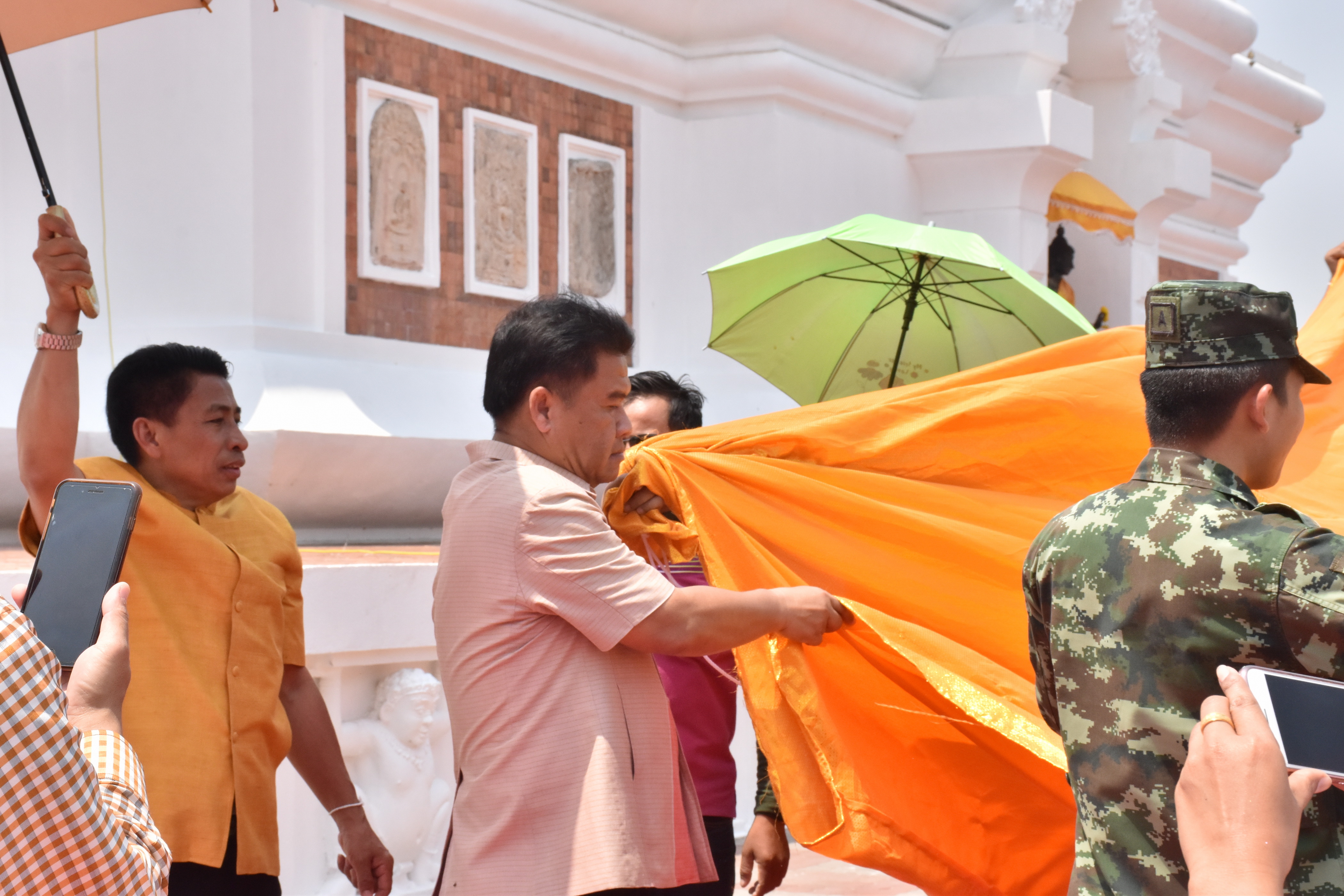 24 มีนาคม 2561 24 มีนาคม 2561 นายสมหวัง พ่วงบางโพ รองอธิบดีกรมการพัฒนาชุมชน ร่วมทำบุญถวายผ้าป่าสมทบทุนสร้างเสาอโศก ณ วัดป่ารัตนพรชัย อำเภอวาปีปทุม และร่วมพิธีห่มผ้าองค์พระบรมธาตุนาดูน อำเภอนาดูน จังหวัดมหาสารคาม
