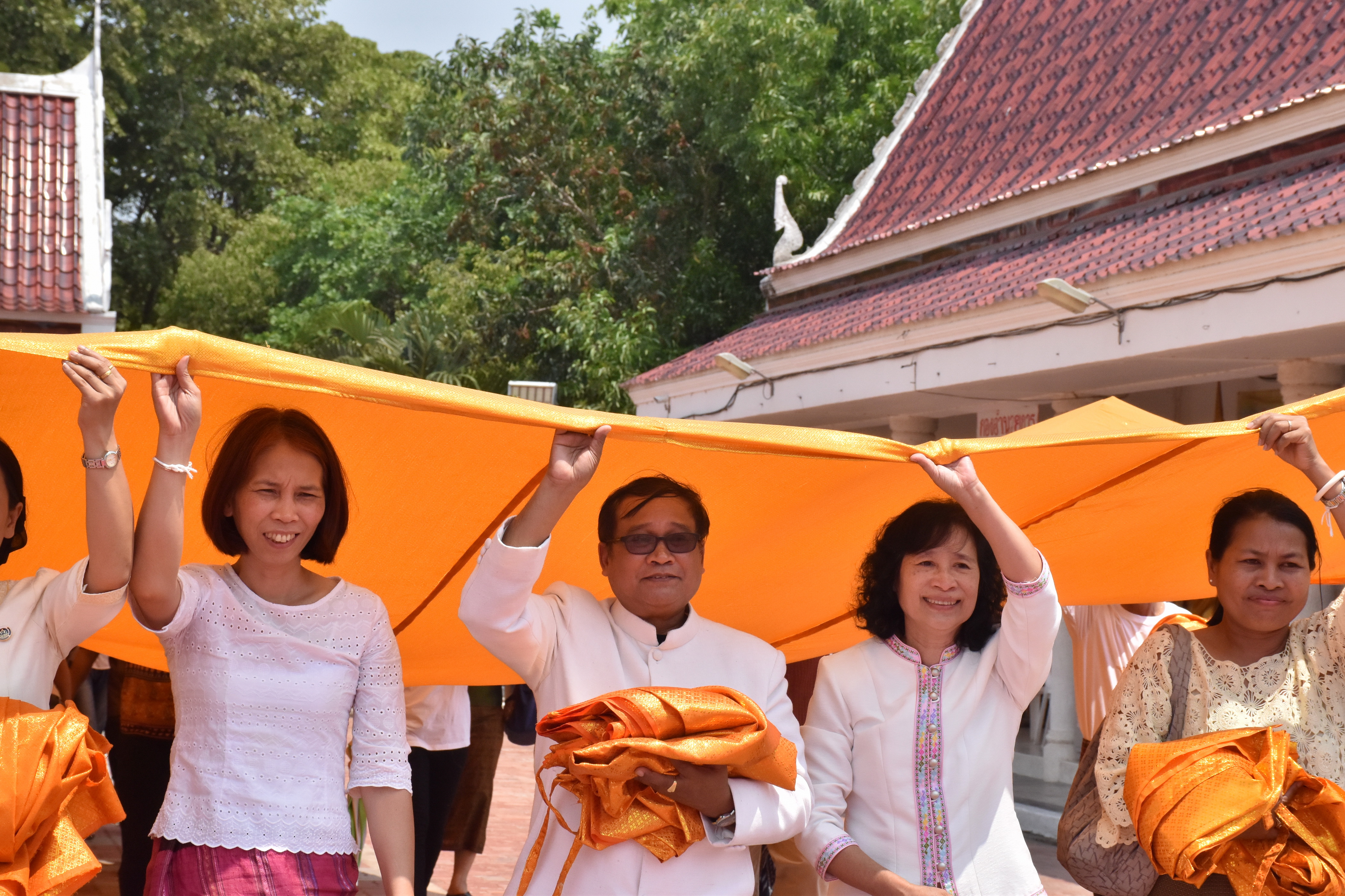24 มีนาคม 2561 24 มีนาคม 2561 นายสมหวัง พ่วงบางโพ รองอธิบดีกรมการพัฒนาชุมชน ร่วมทำบุญถวายผ้าป่าสมทบทุนสร้างเสาอโศก ณ วัดป่ารัตนพรชัย อำเภอวาปีปทุม และร่วมพิธีห่มผ้าองค์พระบรมธาตุนาดูน อำเภอนาดูน จังหวัดมหาสารคาม