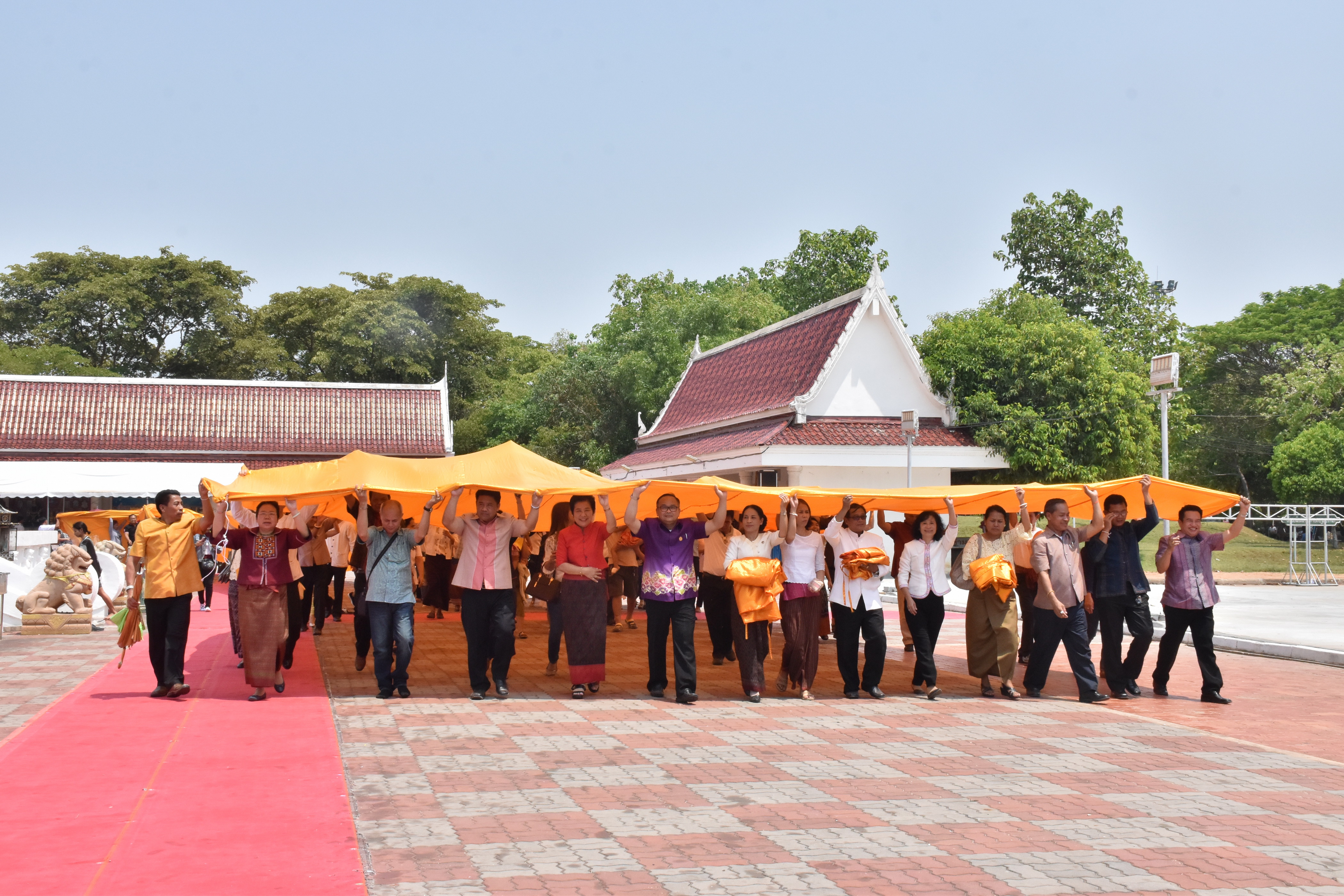 24 มีนาคม 2561 24 มีนาคม 2561 นายสมหวัง พ่วงบางโพ รองอธิบดีกรมการพัฒนาชุมชน ร่วมทำบุญถวายผ้าป่าสมทบทุนสร้างเสาอโศก ณ วัดป่ารัตนพรชัย อำเภอวาปีปทุม และร่วมพิธีห่มผ้าองค์พระบรมธาตุนาดูน อำเภอนาดูน จังหวัดมหาสารคาม