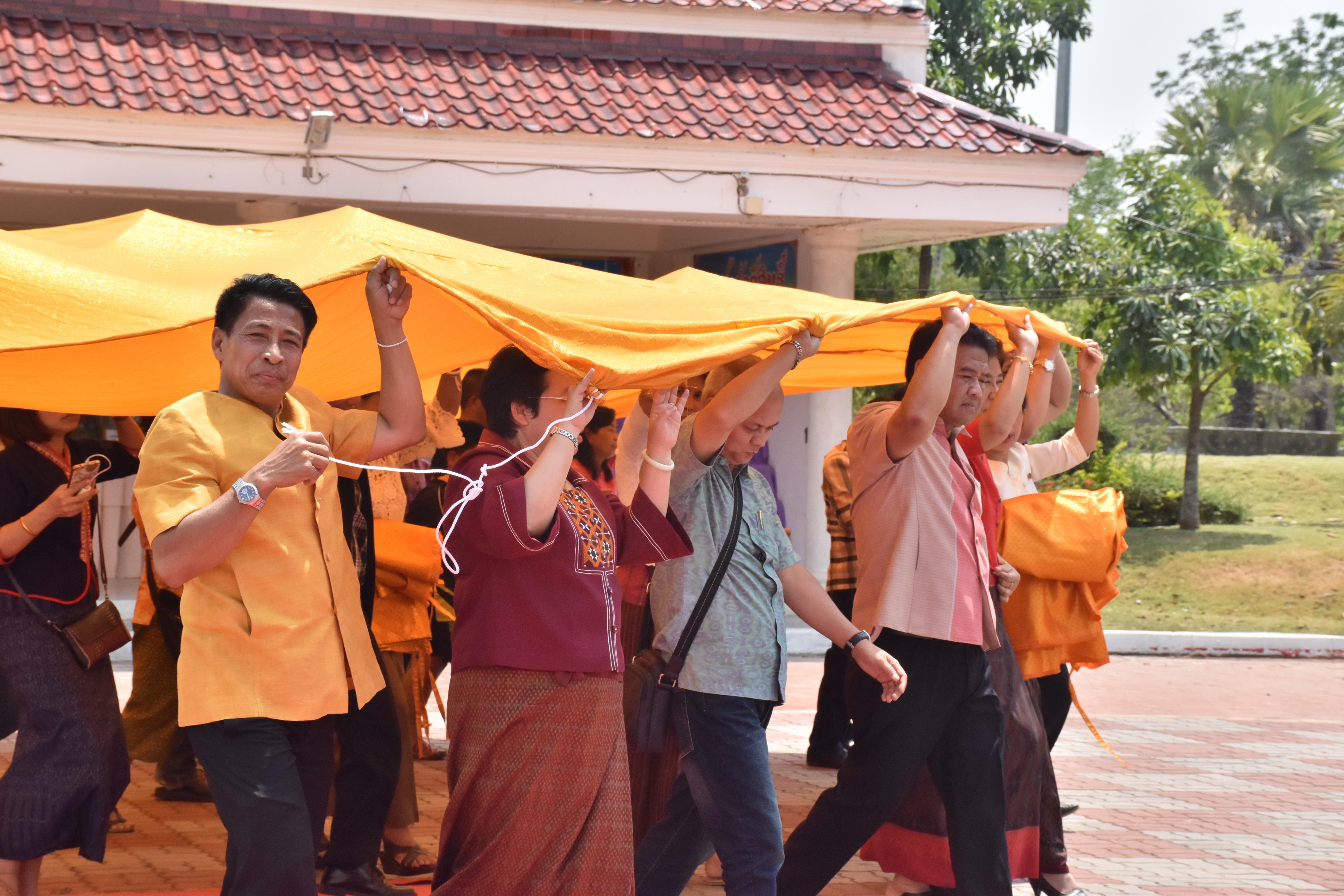 24 มีนาคม 2561 24 มีนาคม 2561 นายสมหวัง พ่วงบางโพ รองอธิบดีกรมการพัฒนาชุมชน ร่วมทำบุญถวายผ้าป่าสมทบทุนสร้างเสาอโศก ณ วัดป่ารัตนพรชัย อำเภอวาปีปทุม และร่วมพิธีห่มผ้าองค์พระบรมธาตุนาดูน อำเภอนาดูน จังหวัดมหาสารคาม