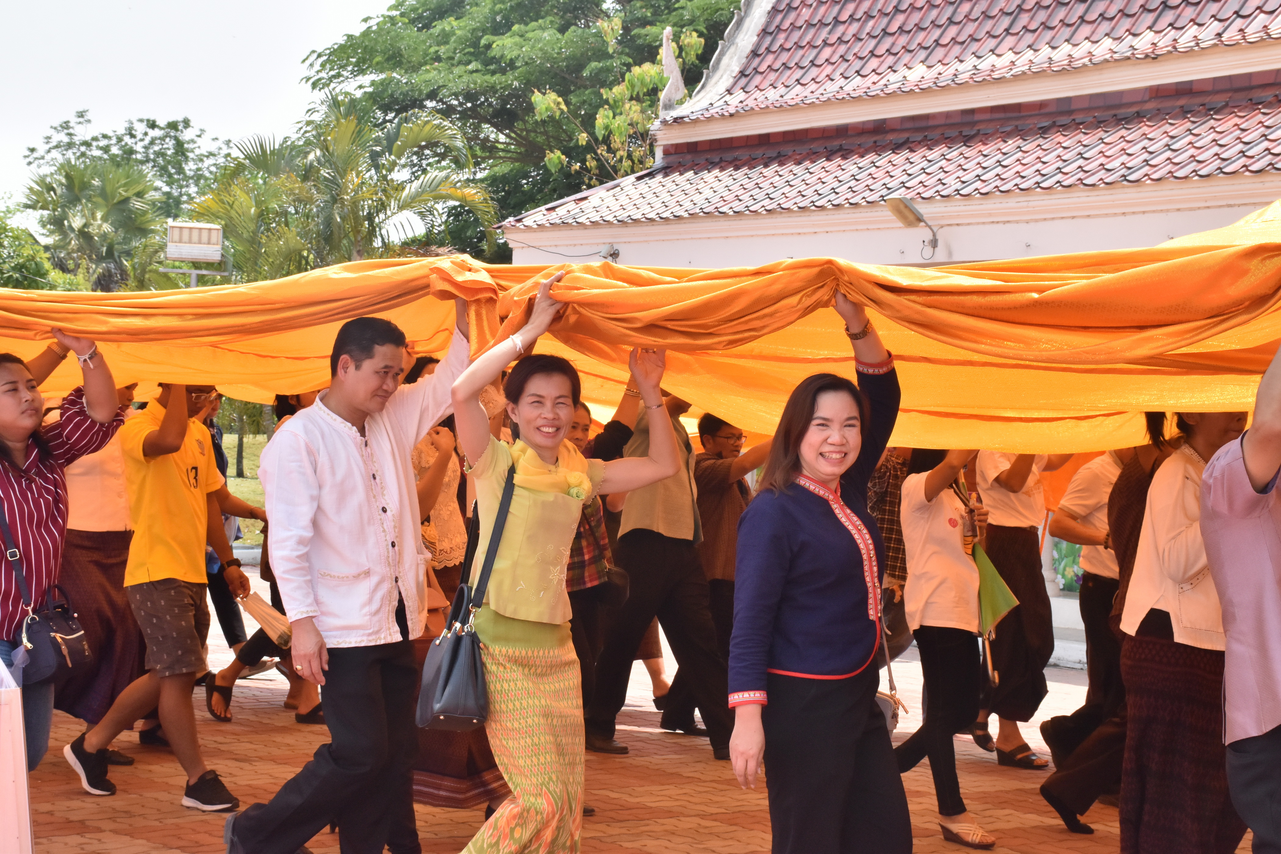 24 มีนาคม 2561 24 มีนาคม 2561 นายสมหวัง พ่วงบางโพ รองอธิบดีกรมการพัฒนาชุมชน ร่วมทำบุญถวายผ้าป่าสมทบทุนสร้างเสาอโศก ณ วัดป่ารัตนพรชัย อำเภอวาปีปทุม และร่วมพิธีห่มผ้าองค์พระบรมธาตุนาดูน อำเภอนาดูน จังหวัดมหาสารคาม