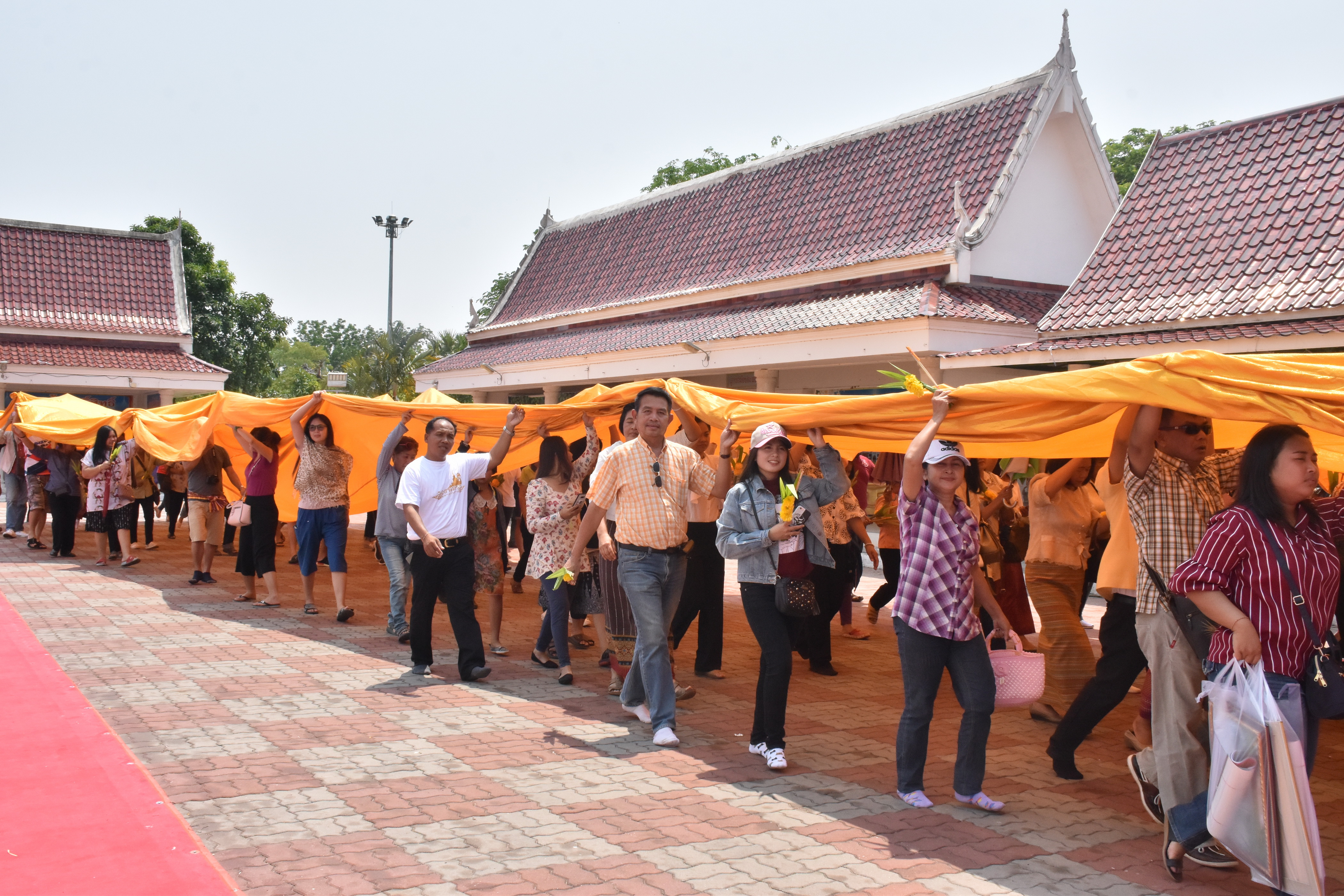 24 มีนาคม 2561 24 มีนาคม 2561 นายสมหวัง พ่วงบางโพ รองอธิบดีกรมการพัฒนาชุมชน ร่วมทำบุญถวายผ้าป่าสมทบทุนสร้างเสาอโศก ณ วัดป่ารัตนพรชัย อำเภอวาปีปทุม และร่วมพิธีห่มผ้าองค์พระบรมธาตุนาดูน อำเภอนาดูน จังหวัดมหาสารคาม