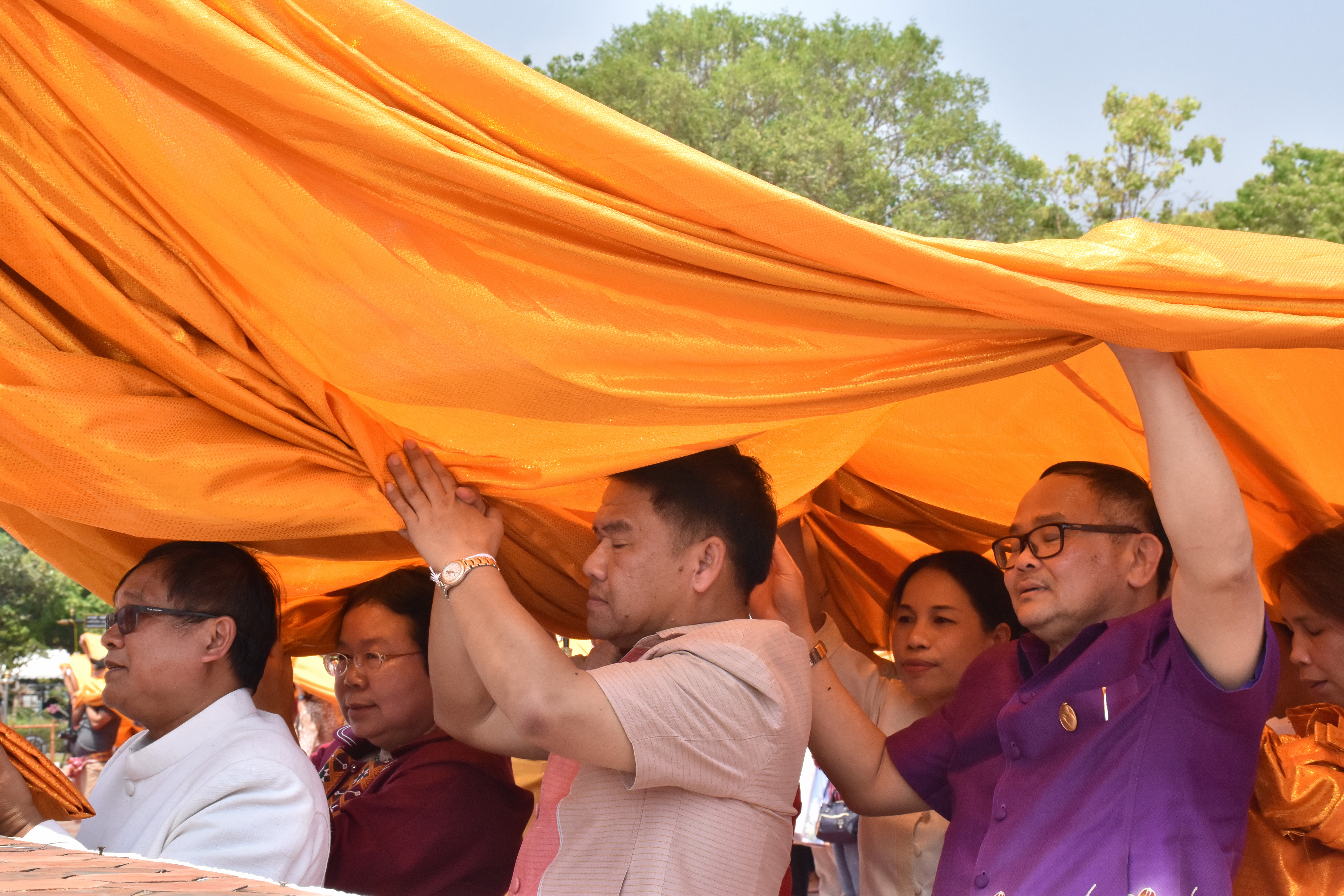 24 มีนาคม 2561 24 มีนาคม 2561 นายสมหวัง พ่วงบางโพ รองอธิบดีกรมการพัฒนาชุมชน ร่วมทำบุญถวายผ้าป่าสมทบทุนสร้างเสาอโศก ณ วัดป่ารัตนพรชัย อำเภอวาปีปทุม และร่วมพิธีห่มผ้าองค์พระบรมธาตุนาดูน อำเภอนาดูน จังหวัดมหาสารคาม