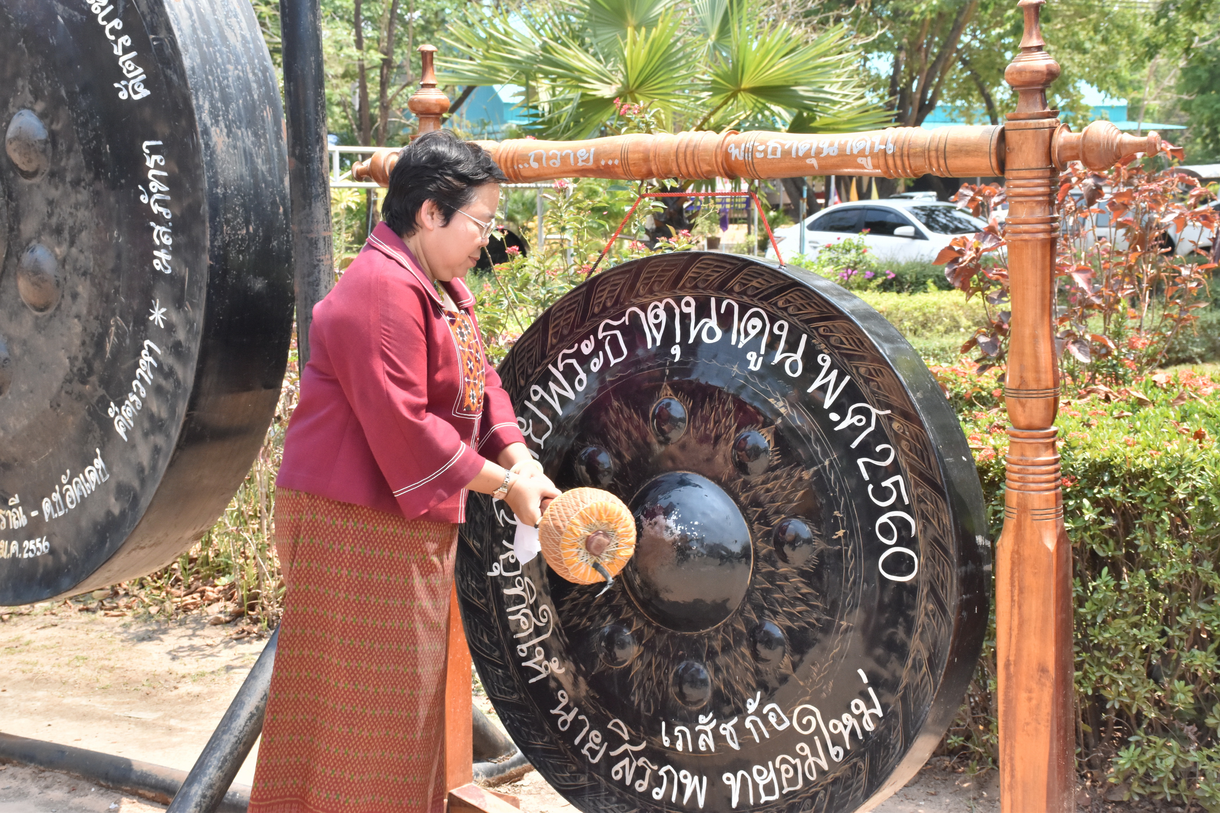 24 มีนาคม 2561 24 มีนาคม 2561 นายสมหวัง พ่วงบางโพ รองอธิบดีกรมการพัฒนาชุมชน ร่วมทำบุญถวายผ้าป่าสมทบทุนสร้างเสาอโศก ณ วัดป่ารัตนพรชัย อำเภอวาปีปทุม และร่วมพิธีห่มผ้าองค์พระบรมธาตุนาดูน อำเภอนาดูน จังหวัดมหาสารคาม