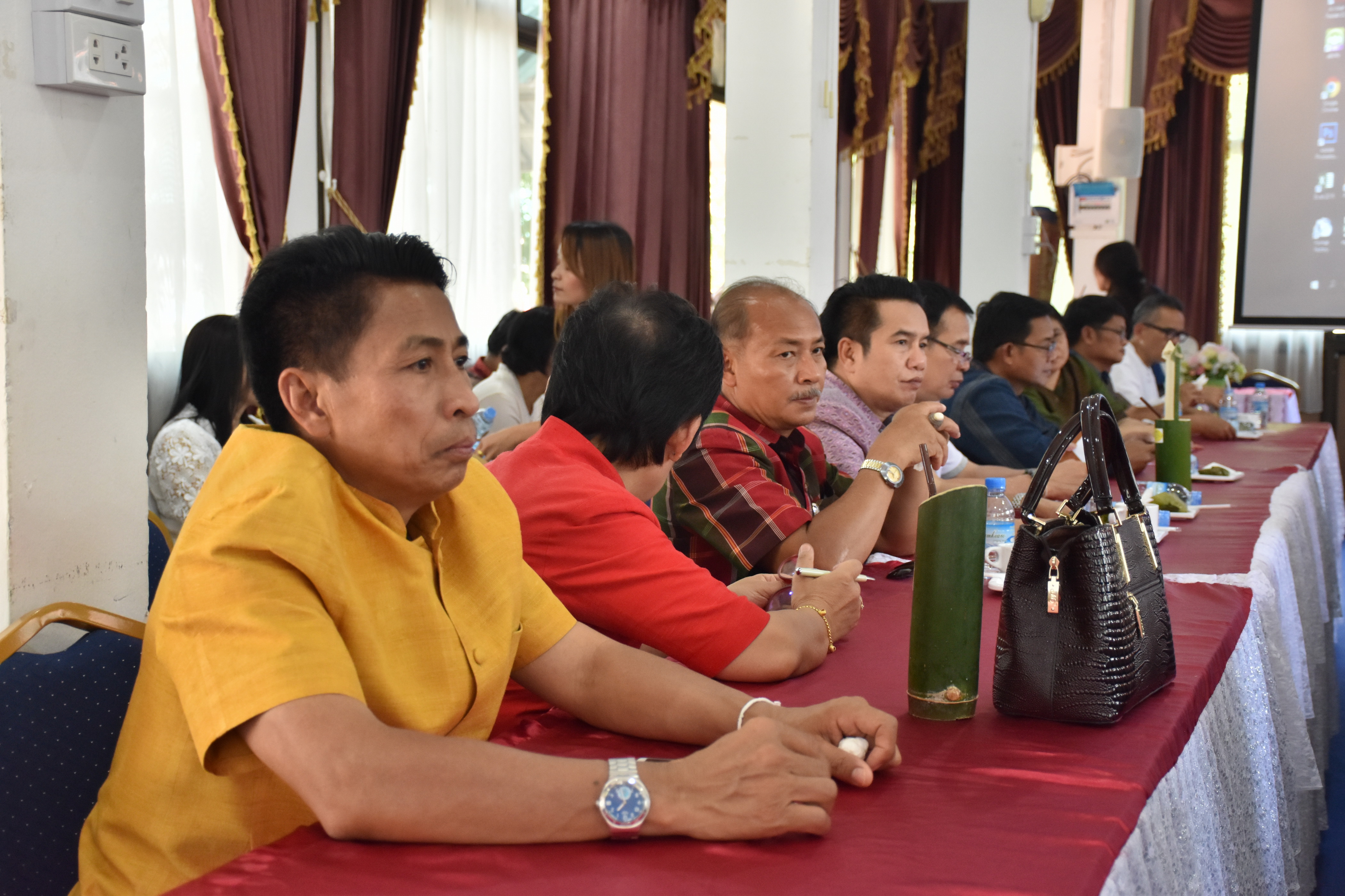 24 มีนาคม 2561 นายสมหวัง พ่วงบางโพ รองอธิบดีกรมการพัฒนาชุมชน ติดตามและให้คำแนะนำการดำเนินงานโครงการชุมชนท่องเที่ยว OTOP นวัตวิถี และเยี่ยมชมตลาดประชารัฐพันปีจำปาศรีนครคนไทยยิ้มได้ อำเภอนาดูน จังหวัดมหาสารคาม