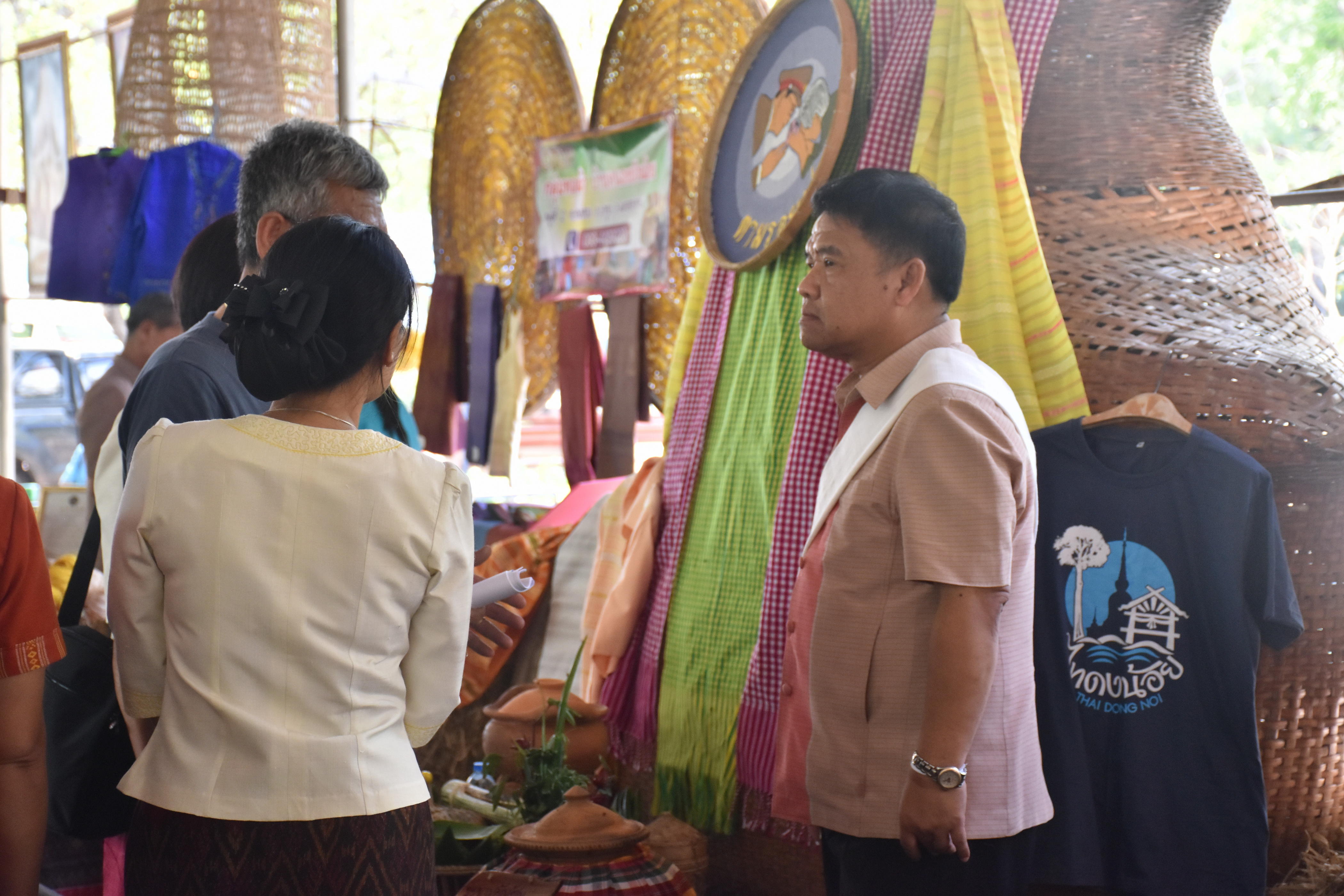 24 มีนาคม 2561 นายสมหวัง พ่วงบางโพ รองอธิบดีกรมการพัฒนาชุมชน ติดตามและให้คำแนะนำการดำเนินงานโครงการชุมชนท่องเที่ยว OTOP นวัตวิถี และเยี่ยมชมตลาดประชารัฐพันปีจำปาศรีนครคนไทยยิ้มได้ อำเภอนาดูน จังหวัดมหาสารคาม