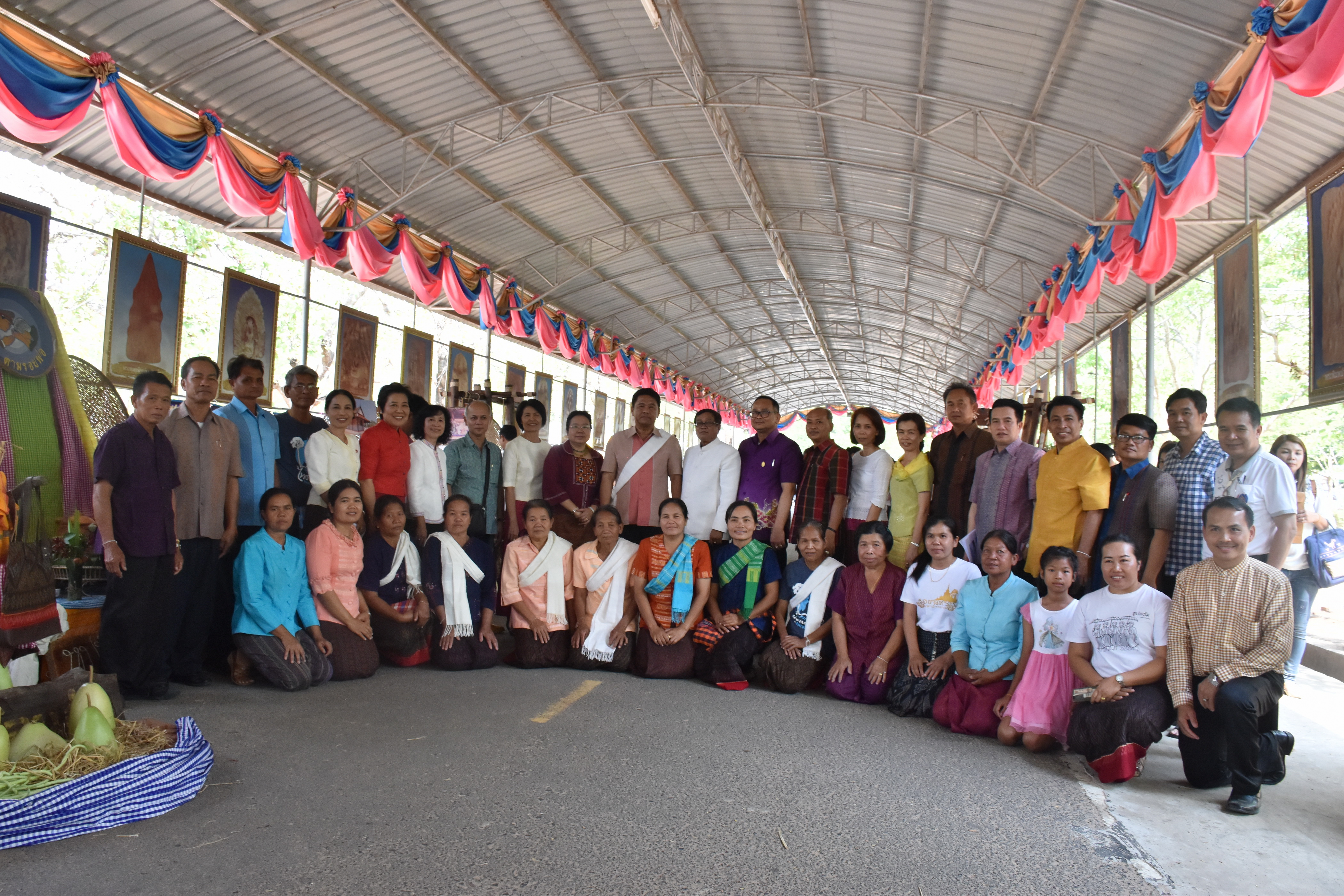24 มีนาคม 2561 นายสมหวัง พ่วงบางโพ รองอธิบดีกรมการพัฒนาชุมชน ติดตามและให้คำแนะนำการดำเนินงานโครงการชุมชนท่องเที่ยว OTOP นวัตวิถี และเยี่ยมชมตลาดประชารัฐพันปีจำปาศรีนครคนไทยยิ้มได้ อำเภอนาดูน จังหวัดมหาสารคาม