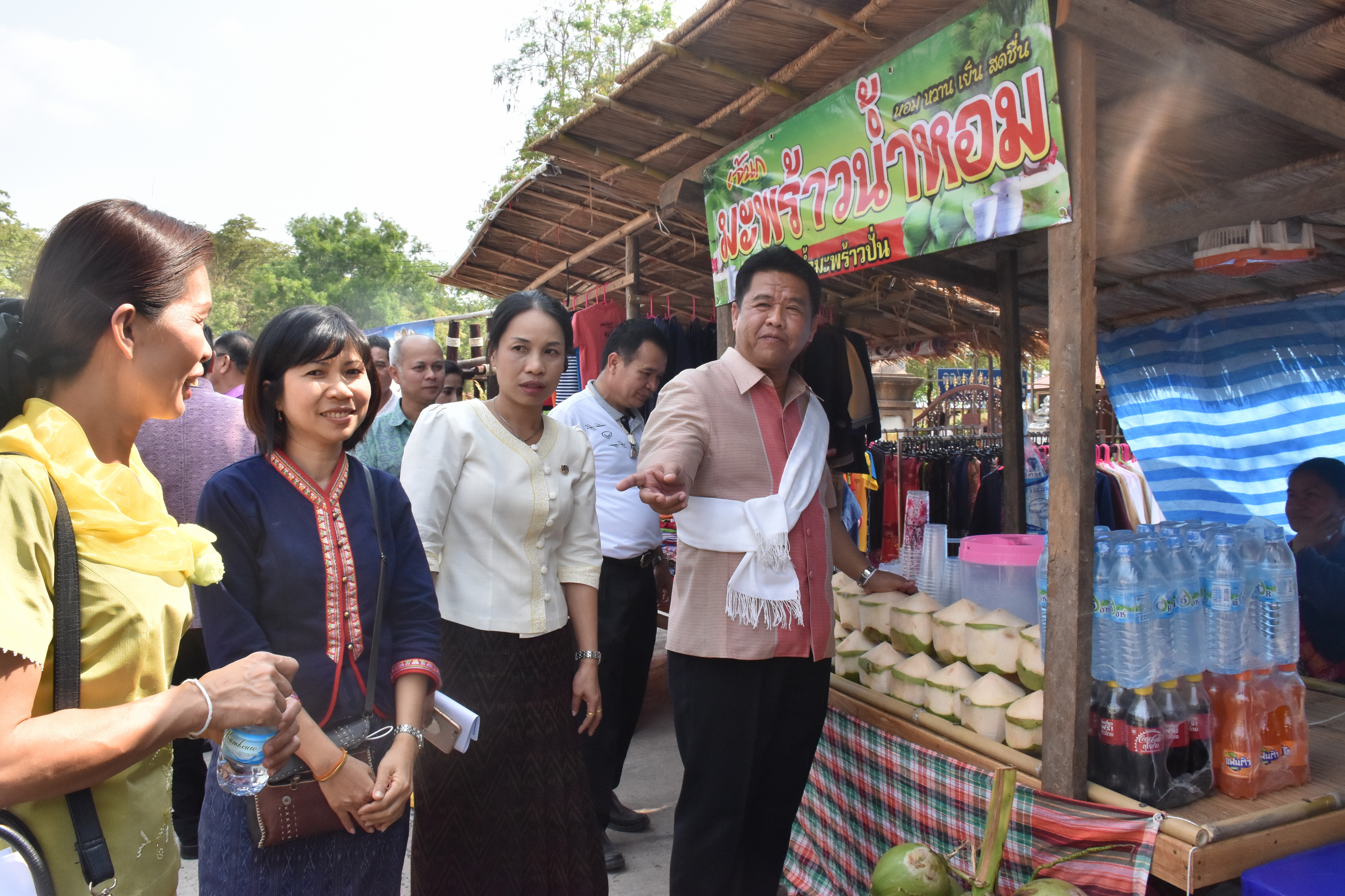 24 มีนาคม 2561 นายสมหวัง พ่วงบางโพ รองอธิบดีกรมการพัฒนาชุมชน ติดตามและให้คำแนะนำการดำเนินงานโครงการชุมชนท่องเที่ยว OTOP นวัตวิถี และเยี่ยมชมตลาดประชารัฐพันปีจำปาศรีนครคนไทยยิ้มได้ อำเภอนาดูน จังหวัดมหาสารคาม