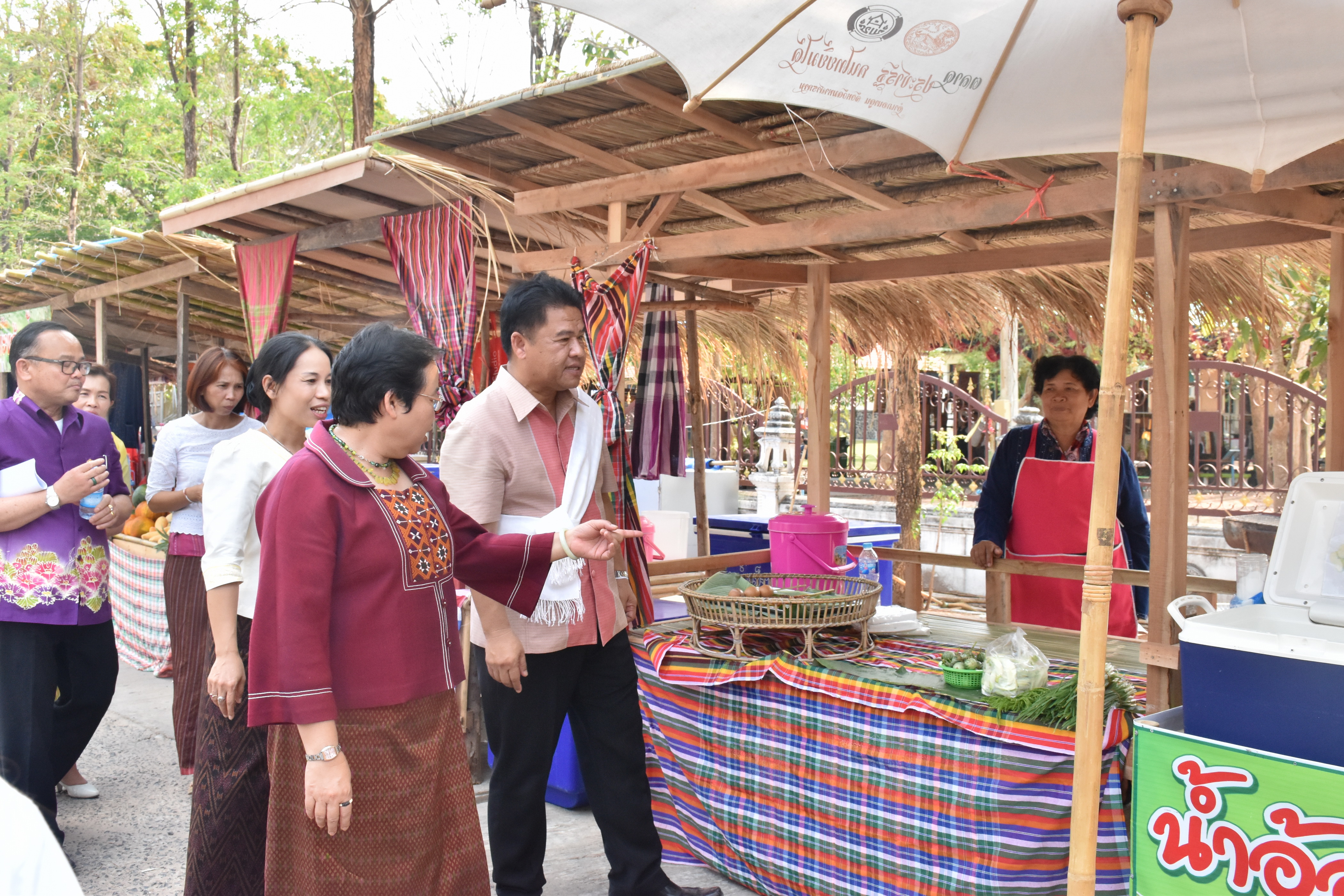 24 มีนาคม 2561 นายสมหวัง พ่วงบางโพ รองอธิบดีกรมการพัฒนาชุมชน ติดตามและให้คำแนะนำการดำเนินงานโครงการชุมชนท่องเที่ยว OTOP นวัตวิถี และเยี่ยมชมตลาดประชารัฐพันปีจำปาศรีนครคนไทยยิ้มได้ อำเภอนาดูน จังหวัดมหาสารคาม