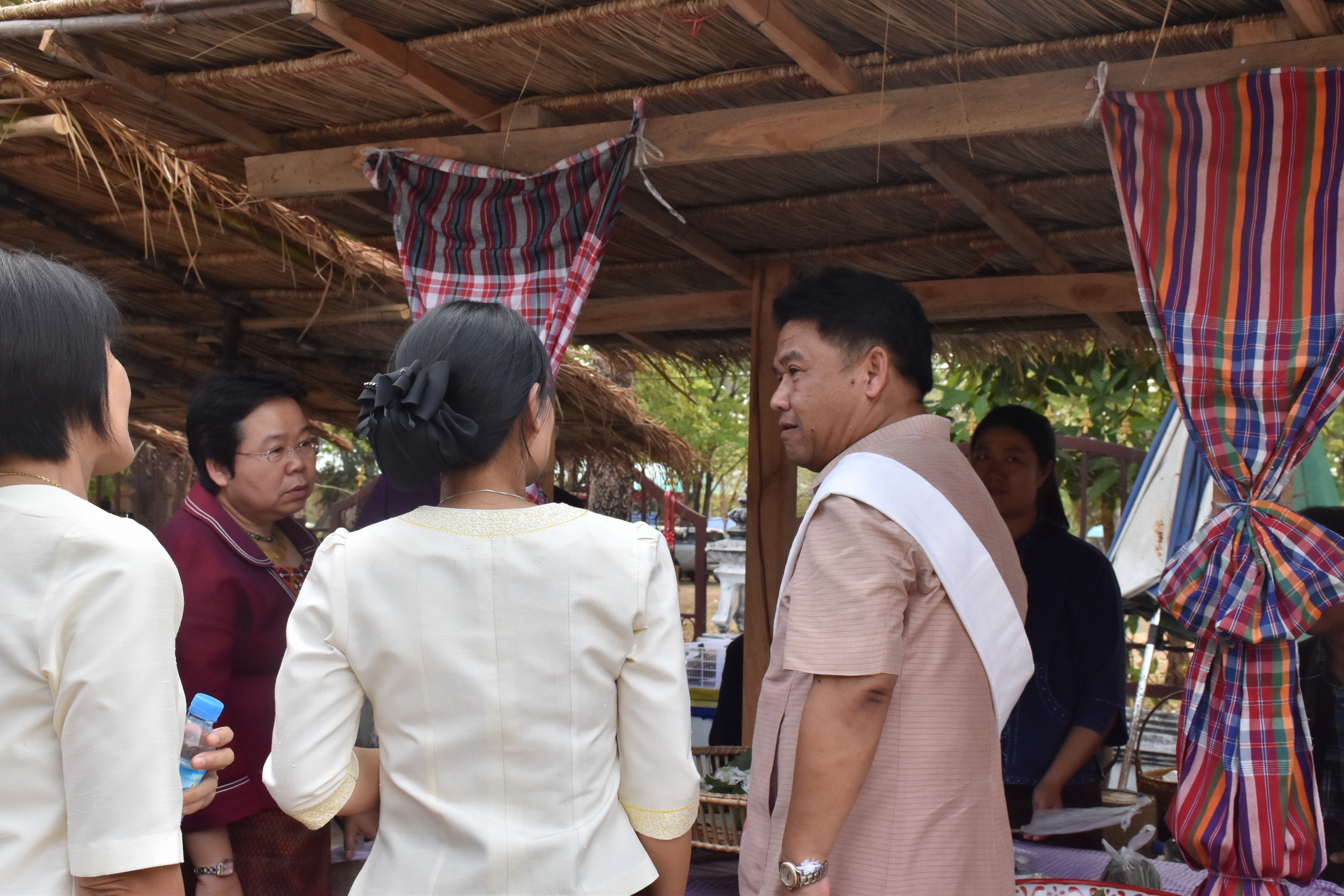24 มีนาคม 2561 นายสมหวัง พ่วงบางโพ รองอธิบดีกรมการพัฒนาชุมชน ติดตามและให้คำแนะนำการดำเนินงานโครงการชุมชนท่องเที่ยว OTOP นวัตวิถี และเยี่ยมชมตลาดประชารัฐพันปีจำปาศรีนครคนไทยยิ้มได้ อำเภอนาดูน จังหวัดมหาสารคาม