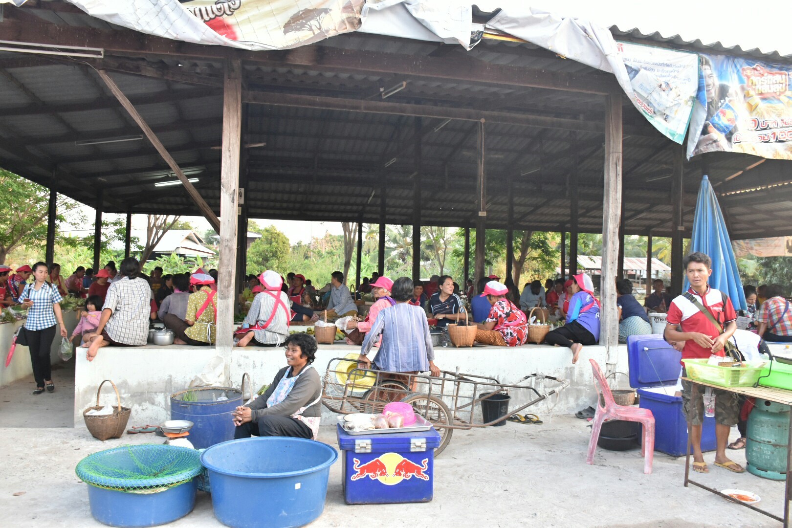 16 มีนาคม 2561 ผู้ตรวจราชการกรมการพัฒนาชุมชน เขตตรวจที่ 12 ลงพื้นที่ติดตามการดำเนินงานโครงการชุมชนท่องเที่ยว OTOP นวัตวิถี อำเภอวาปีปทุม และเยี่ยมชมตลาดประชารัฐคนไทยยิ้มได้ บ้านสันติภาพพัฒนา หมู่ที่ 19 ตำบลงัวบา