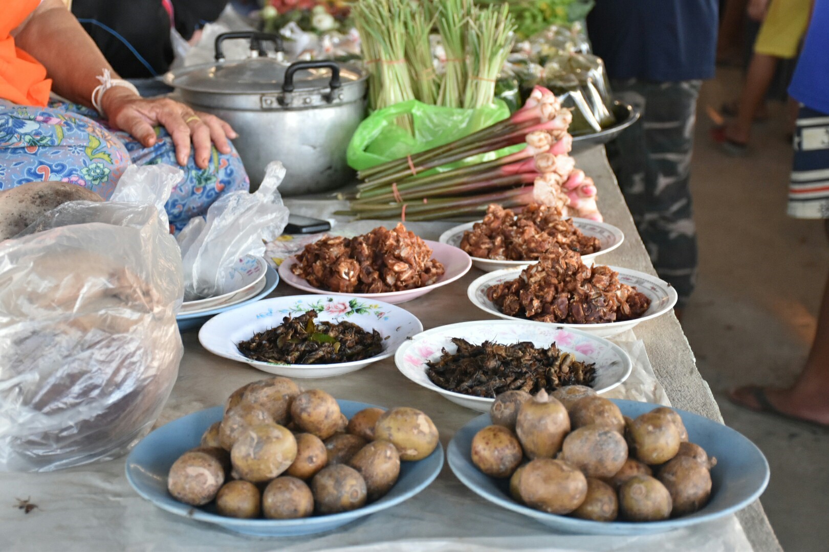 16 มีนาคม 2561 ผู้ตรวจราชการกรมการพัฒนาชุมชน เขตตรวจที่ 12 ลงพื้นที่ติดตามการดำเนินงานโครงการชุมชนท่องเที่ยว OTOP นวัตวิถี อำเภอวาปีปทุม และเยี่ยมชมตลาดประชารัฐคนไทยยิ้มได้ บ้านสันติภาพพัฒนา หมู่ที่ 19 ตำบลงัวบา