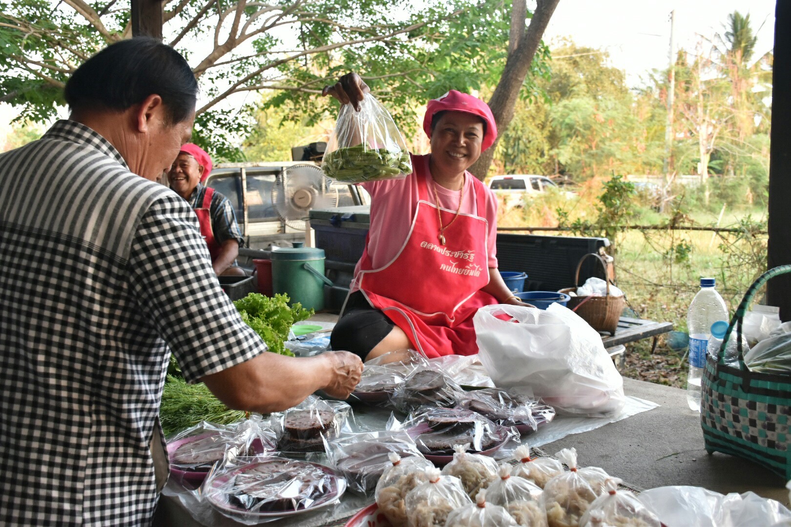 16 มีนาคม 2561 ผู้ตรวจราชการกรมการพัฒนาชุมชน เขตตรวจที่ 12 ลงพื้นที่ติดตามการดำเนินงานโครงการชุมชนท่องเที่ยว OTOP นวัตวิถี อำเภอวาปีปทุม และเยี่ยมชมตลาดประชารัฐคนไทยยิ้มได้ บ้านสันติภาพพัฒนา หมู่ที่ 19 ตำบลงัวบา