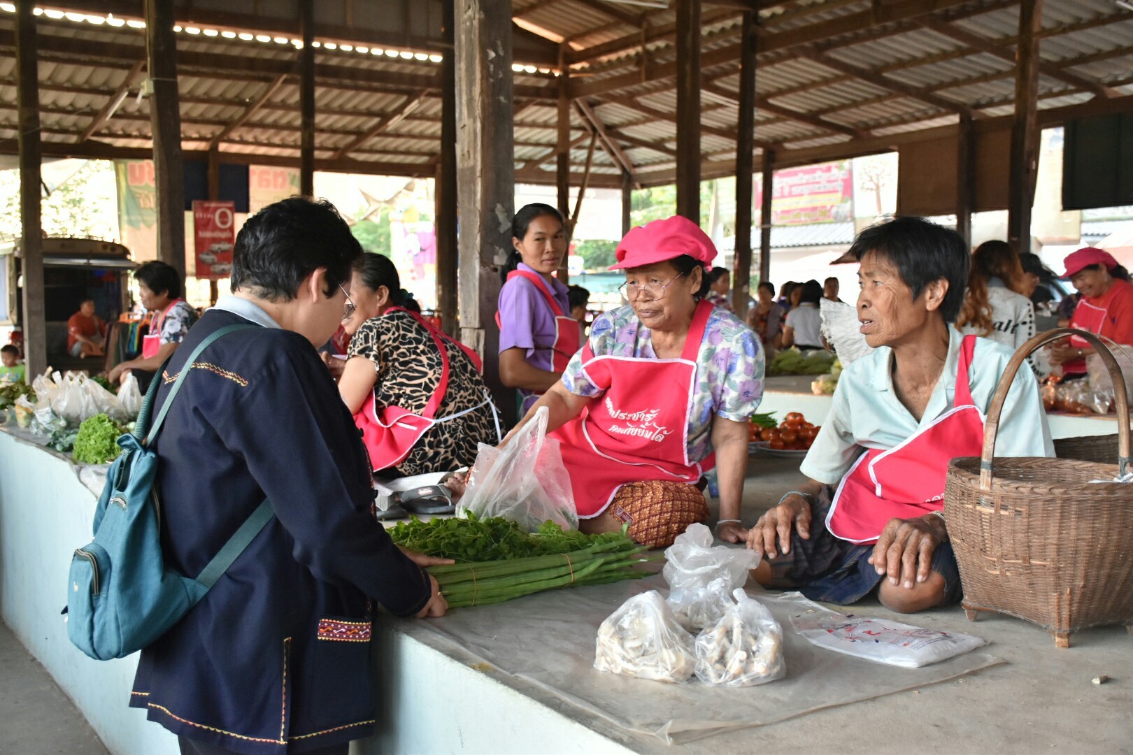 16 มีนาคม 2561 ผู้ตรวจราชการกรมการพัฒนาชุมชน เขตตรวจที่ 12 ลงพื้นที่ติดตามการดำเนินงานโครงการชุมชนท่องเที่ยว OTOP นวัตวิถี อำเภอวาปีปทุม และเยี่ยมชมตลาดประชารัฐคนไทยยิ้มได้ บ้านสันติภาพพัฒนา หมู่ที่ 19 ตำบลงัวบา