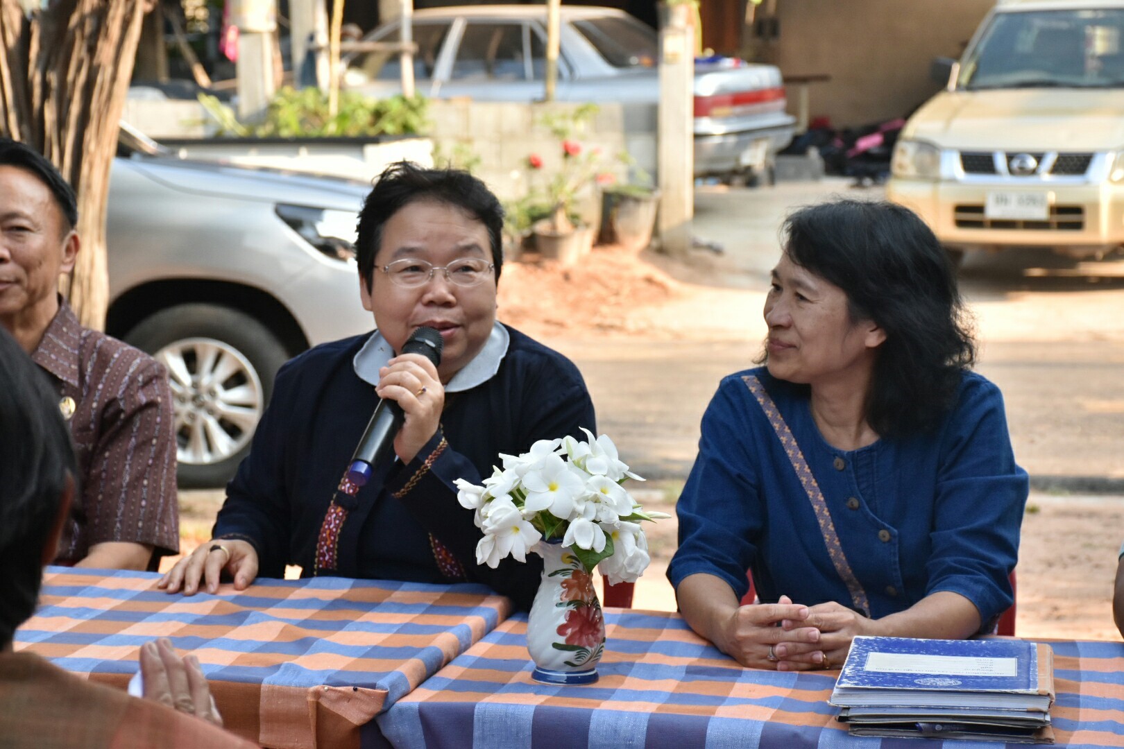 16 มีนาคม 2561 ผู้ตรวจราชการกรมการพัฒนาชุมชน เขตตรวจที่ 12 ลงพื้นที่ติดตามการดำเนินงานโครงการชุมชนท่องเที่ยว OTOP นวัตวิถี อำเภอวาปีปทุม และเยี่ยมชมตลาดประชารัฐคนไทยยิ้มได้ บ้านสันติภาพพัฒนา หมู่ที่ 19 ตำบลงัวบา
