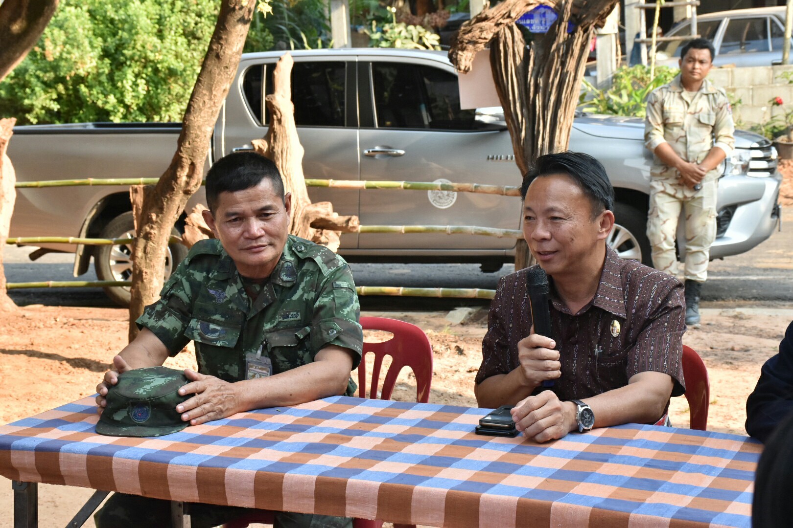 16 มีนาคม 2561 ผู้ตรวจราชการกรมการพัฒนาชุมชน เขตตรวจที่ 12 ลงพื้นที่ติดตามการดำเนินงานโครงการชุมชนท่องเที่ยว OTOP นวัตวิถี อำเภอวาปีปทุม และเยี่ยมชมตลาดประชารัฐคนไทยยิ้มได้ บ้านสันติภาพพัฒนา หมู่ที่ 19 ตำบลงัวบา