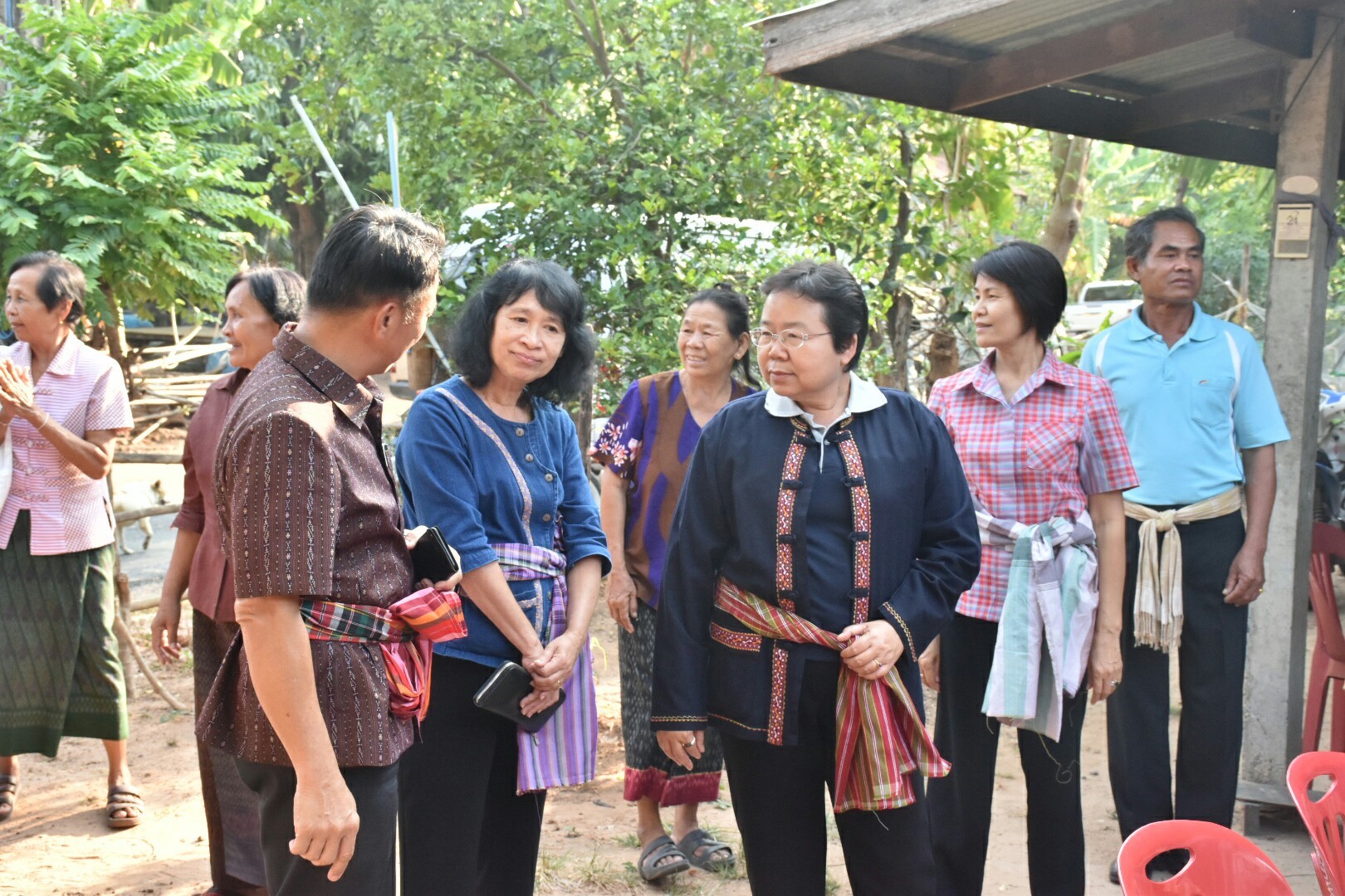 16 มีนาคม 2561 ผู้ตรวจราชการกรมการพัฒนาชุมชน เขตตรวจที่ 12 ลงพื้นที่ติดตามการดำเนินงานโครงการชุมชนท่องเที่ยว OTOP นวัตวิถี อำเภอวาปีปทุม และเยี่ยมชมตลาดประชารัฐคนไทยยิ้มได้ บ้านสันติภาพพัฒนา หมู่ที่ 19 ตำบลงัวบา