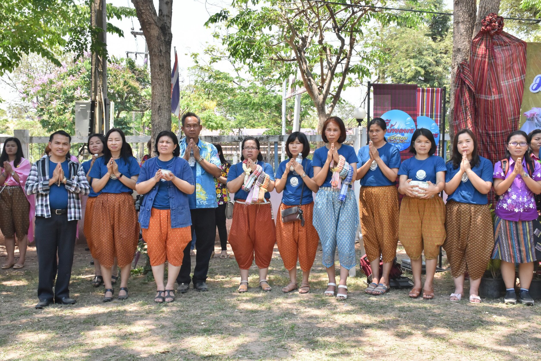 11 เมษายน 2561 กิจกรรม “ตักสิลามหาสงกรานต์ 2561” รดน้ำดำหัวขอพรท่านพ่อเมืองมหาสารคาม นายเสน่ห์ นนทะโชติ ผู้ว่าราชการจังหวัดมหาสารคาม และนางนิศากร นนทะโชติ นายกเหล่ากาชาดจังหวัดมหาสารคาม