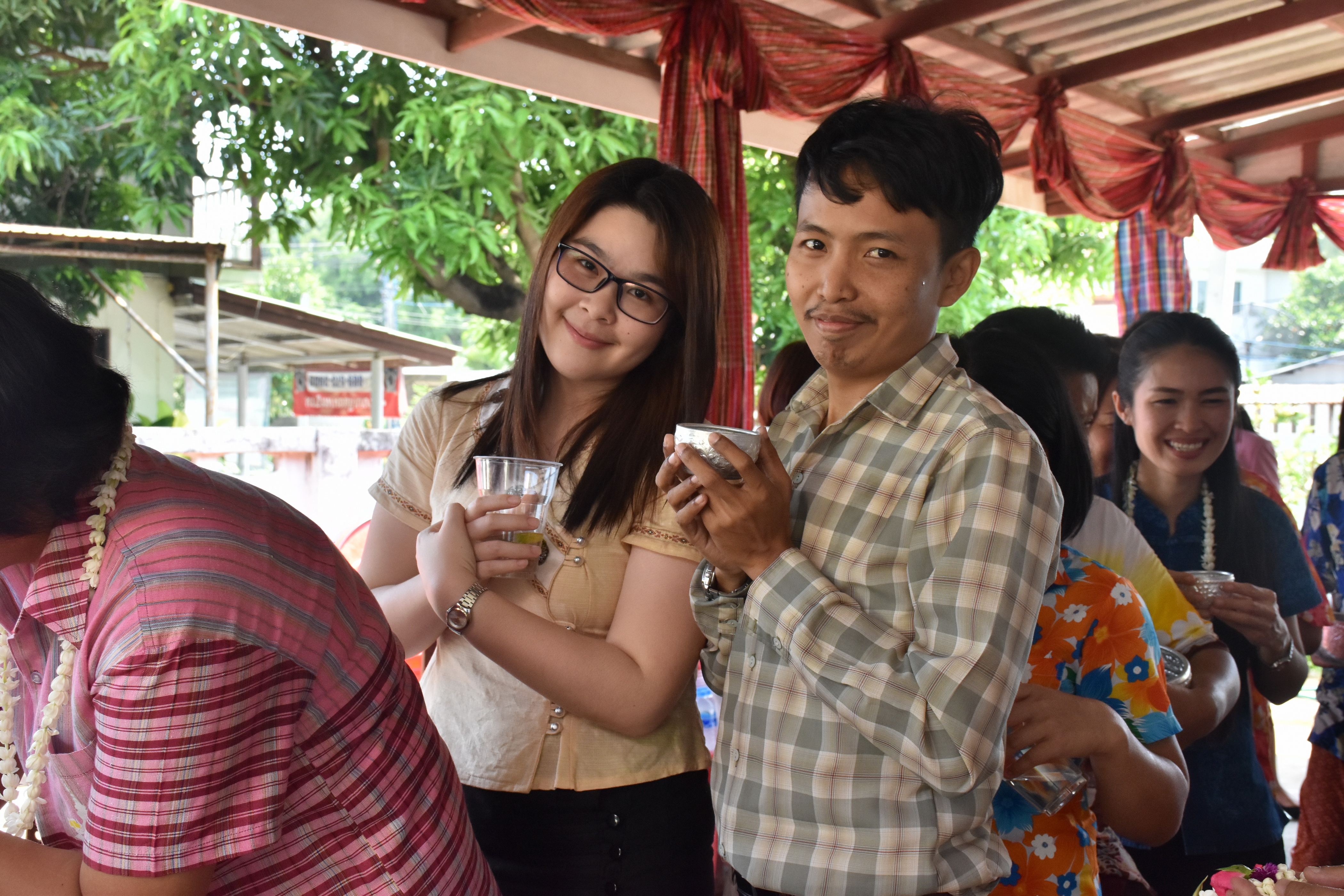 10 เมษายน 2561 กิจกรรมรดน้ำดำหัวขอพรจากผู้อาวุโส เนื่องในโอกาสเทศกาล สงกรานต์ ประจำปี 2561